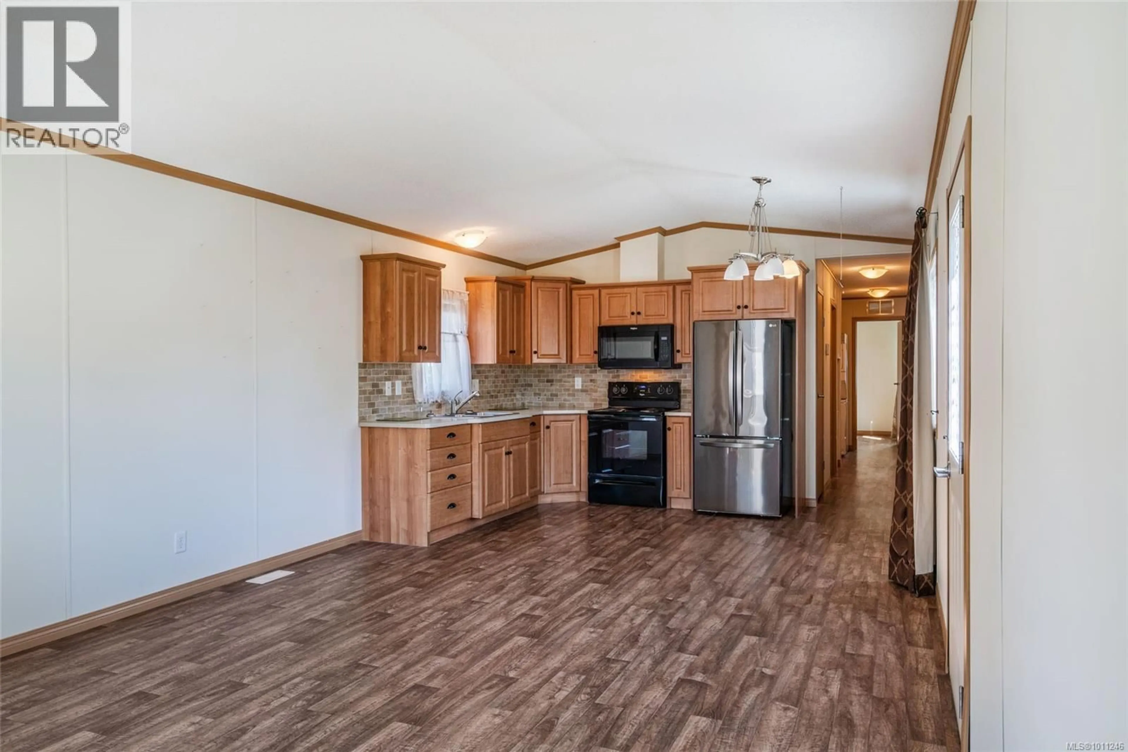 Open concept kitchen, wood/laminate floor for 26 - 6820 PARKLANDS PLACE, Lantzville British Columbia V0R2H0
