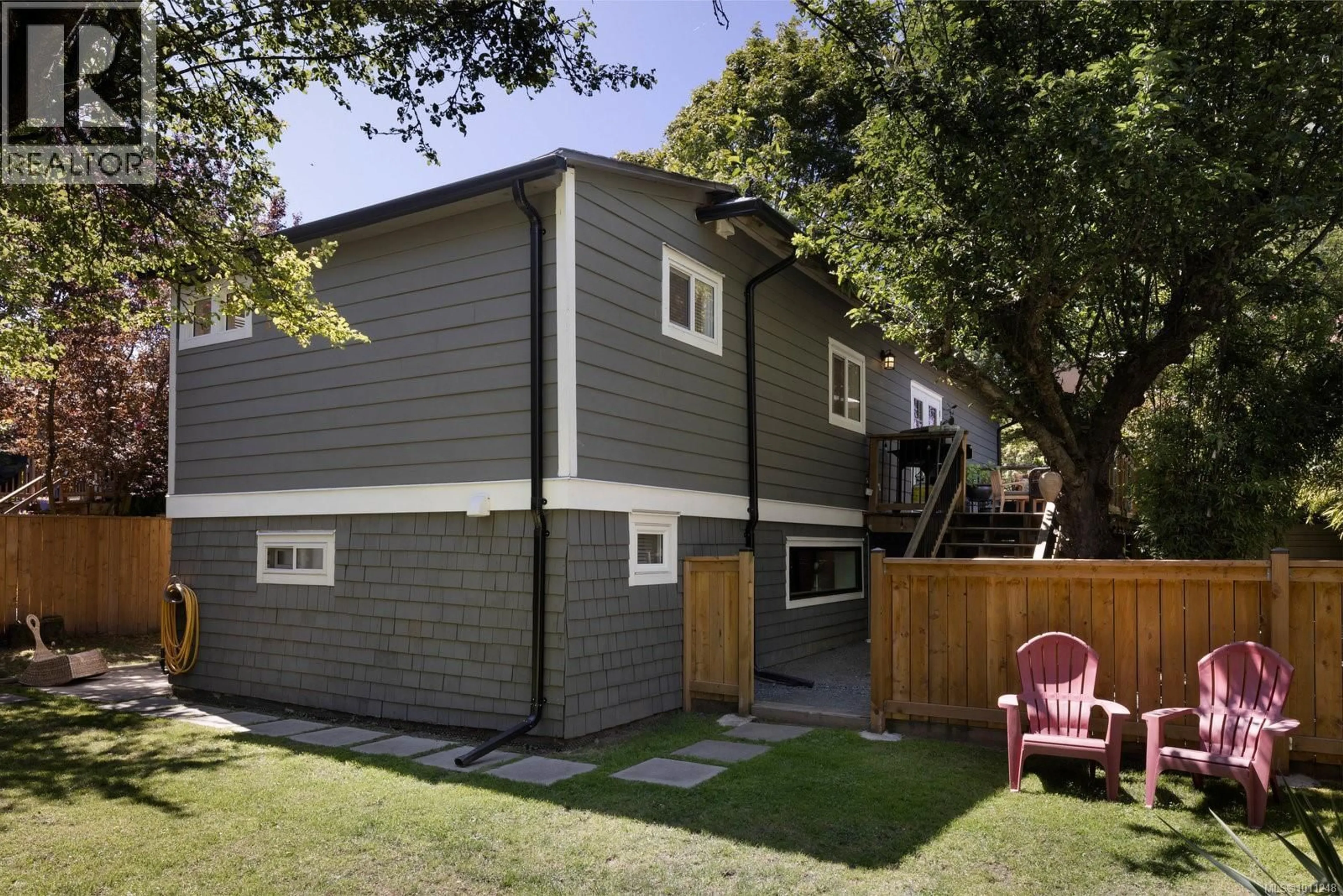 Home with vinyl exterior material, street for 3075 ALBANY STREET, Victoria British Columbia V9A1R4