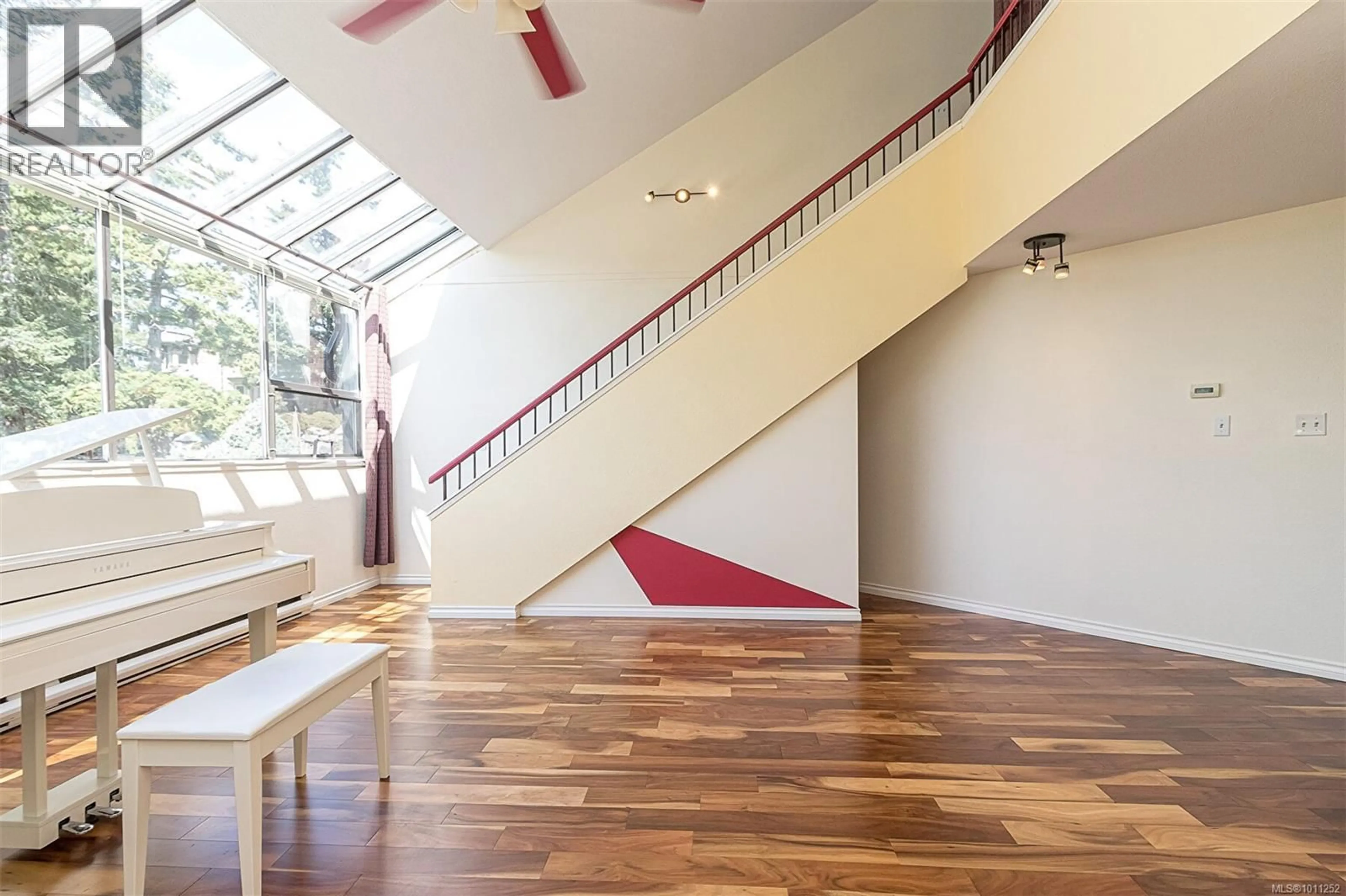 Indoor foyer for 589A - 4678 ELK LAKE DRIVE, Saanich British Columbia V8Z5M1