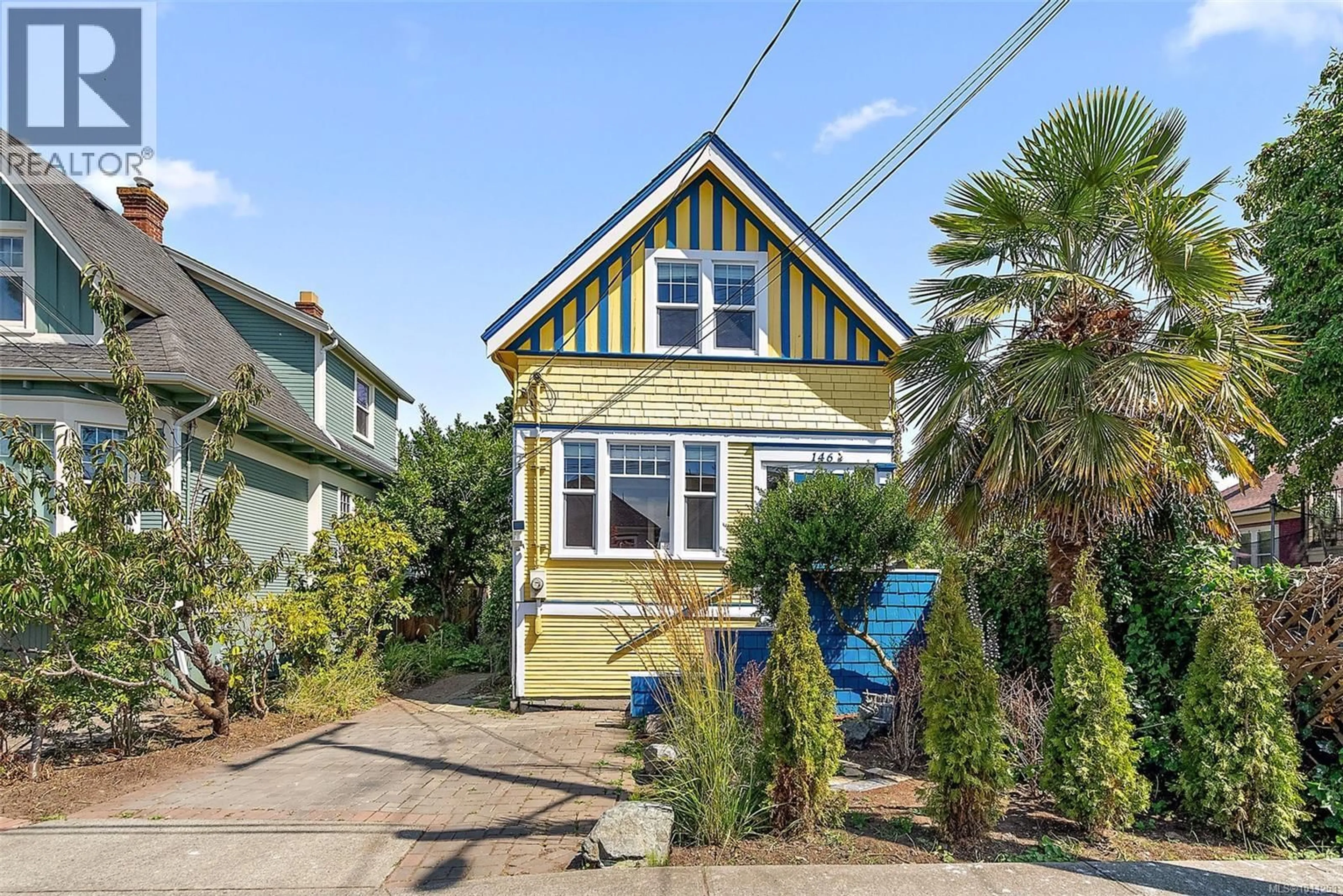 Home with vinyl exterior material, street for 146 SIMCOE STREET, Victoria British Columbia V8V1K4