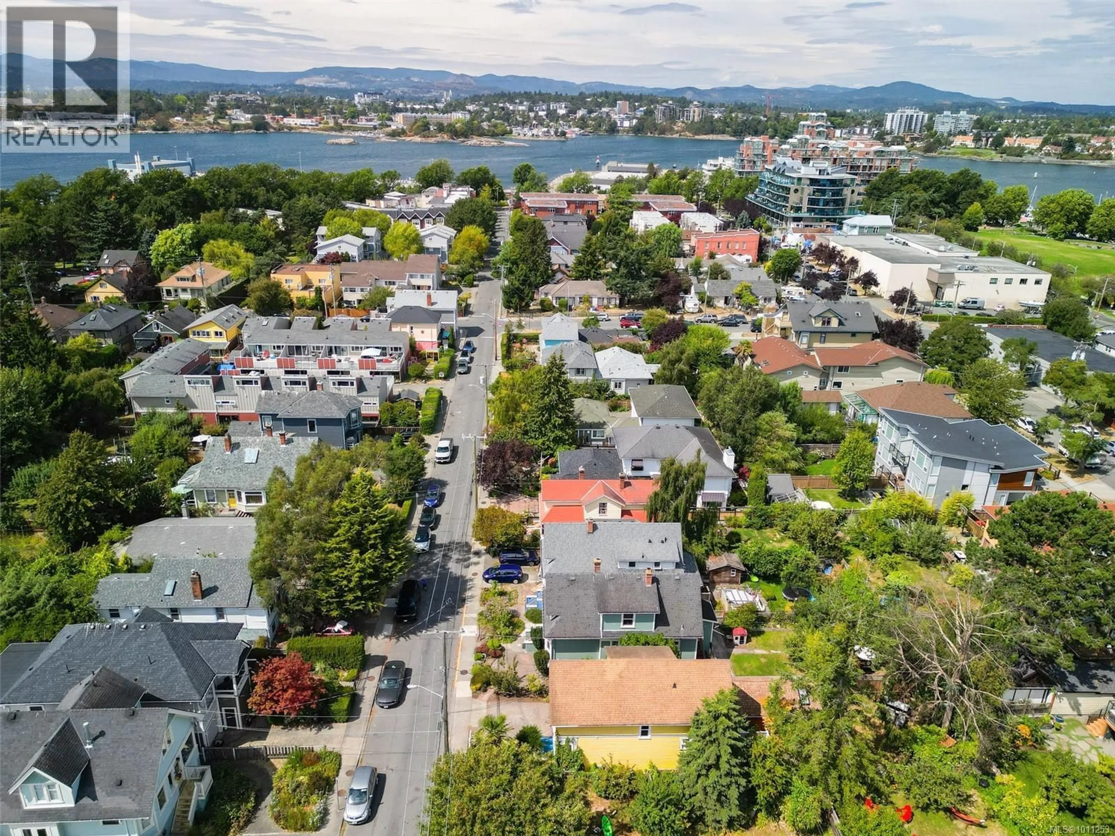A pic from outside/outdoor area/front of a property/back of a property/a pic from drone, unknown for 146 SIMCOE STREET, Victoria British Columbia V8V1K4