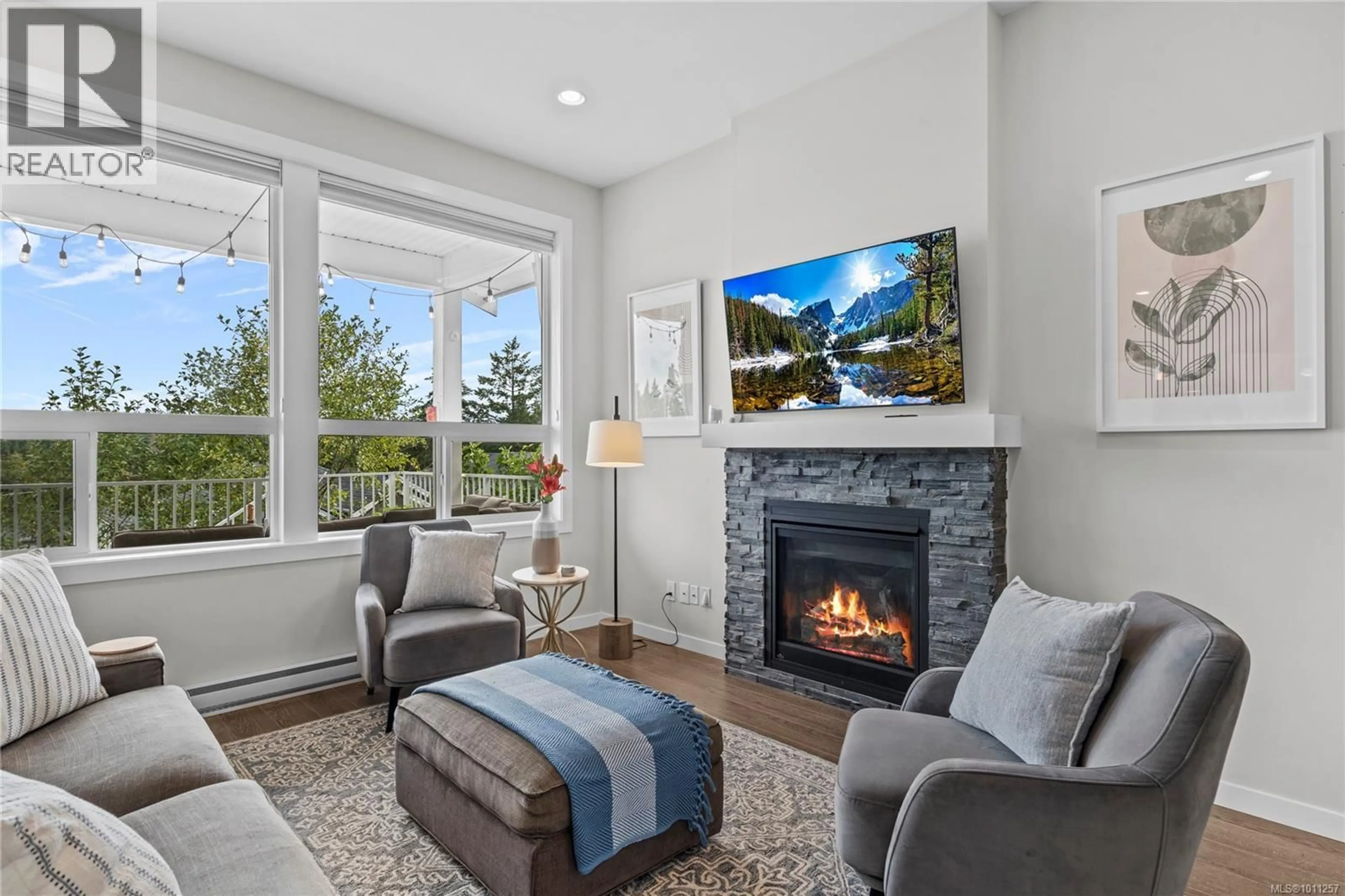 Living room with furniture, unknown for 5147 DUNN PLACE, Nanaimo British Columbia V9T6S9