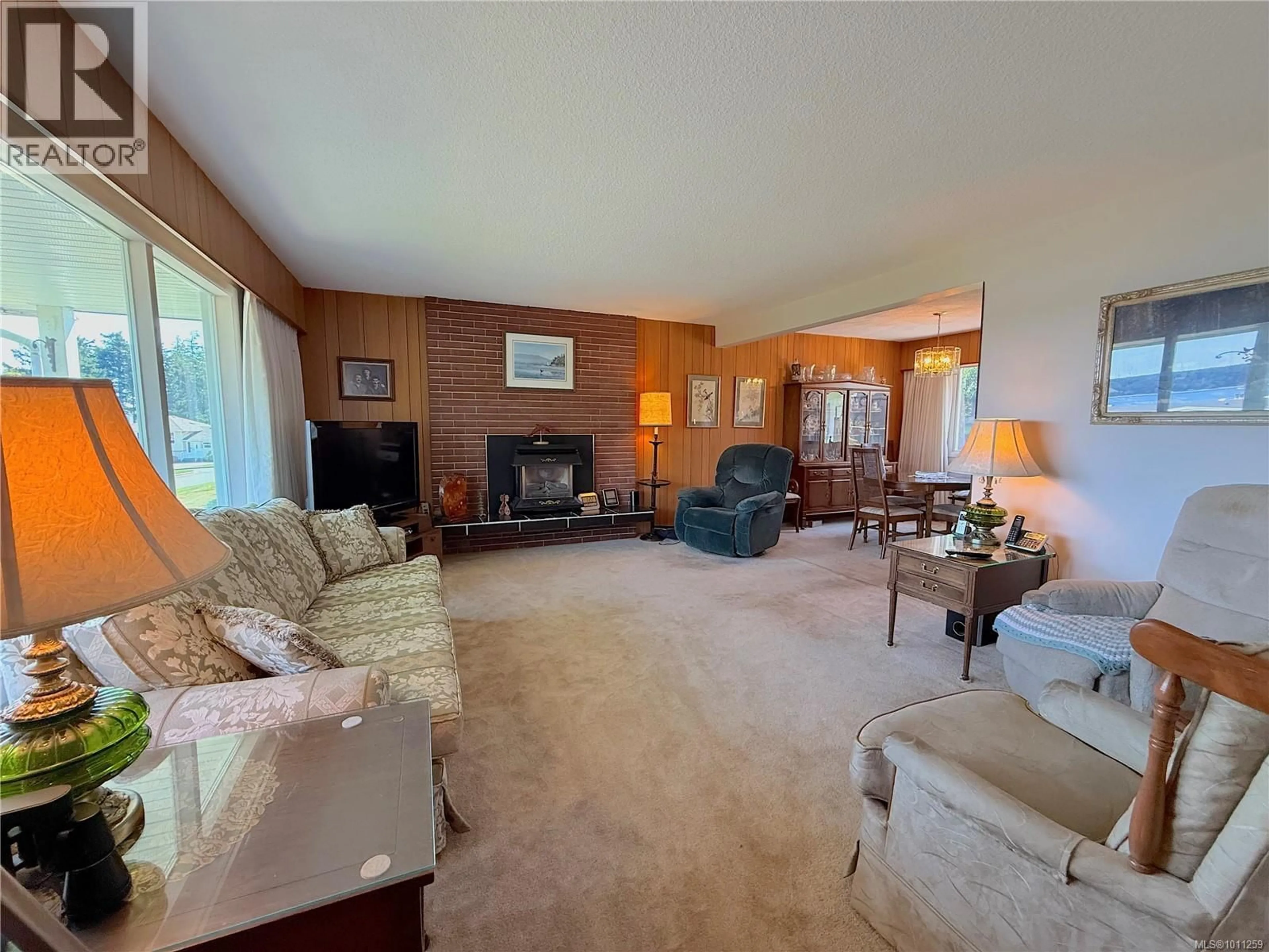 Living room with furniture, carpet floor for 84 RIDGEVIEW PLACE, Campbell River British Columbia V9W2J6