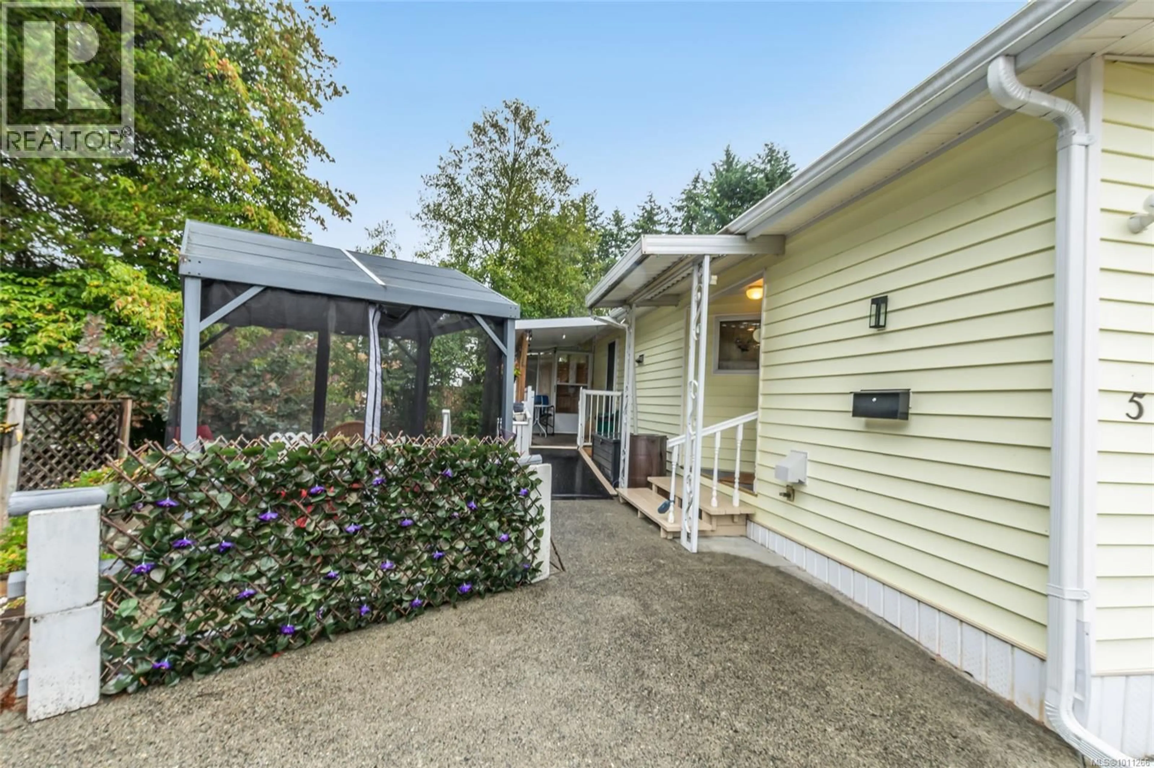 Patio, street for 5 - 2501 LABIEUX ROAD, Nanaimo British Columbia V9T5A6