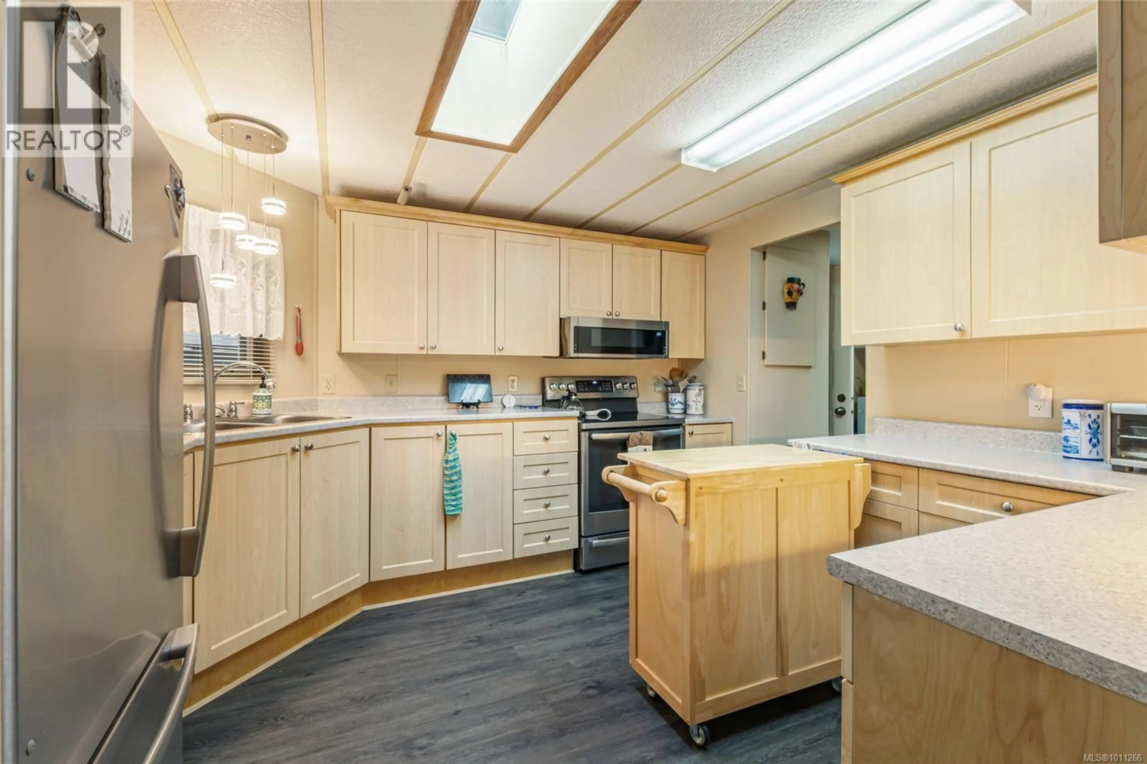 Standard kitchen, wood/laminate floor for 5 - 2501 LABIEUX ROAD, Nanaimo British Columbia V9T5A6