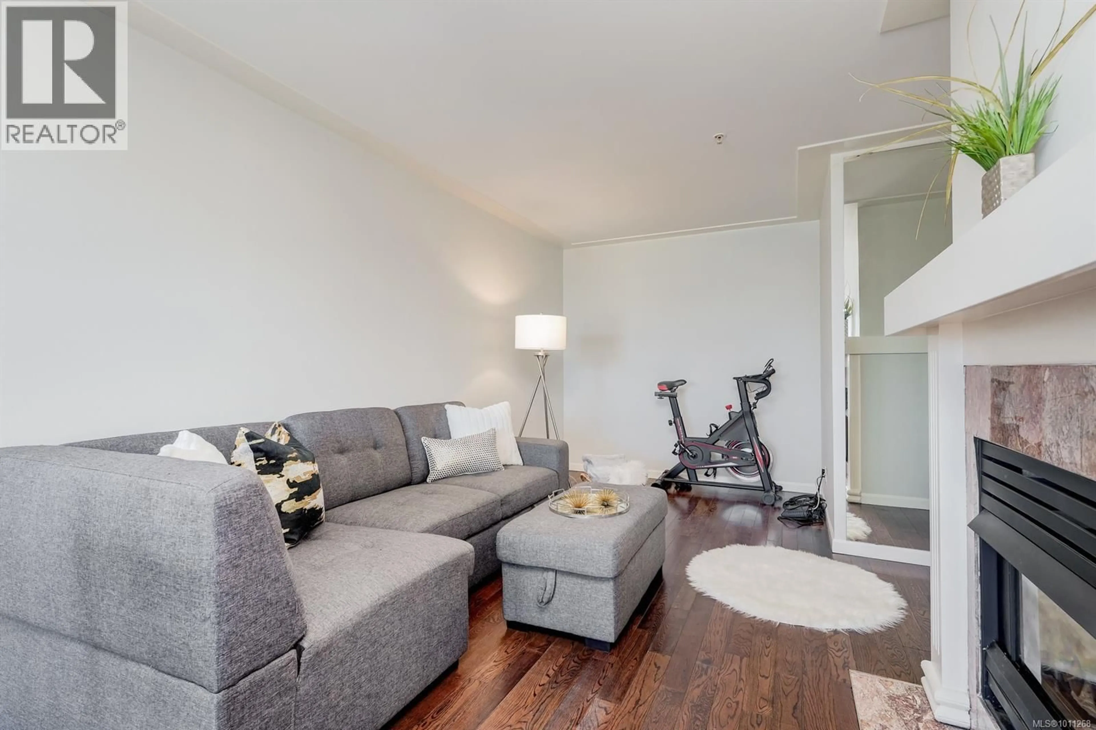 Living room with furniture, wood/laminate floor for 308 - 649 BAY STREET, Victoria British Columbia V8T5H8
