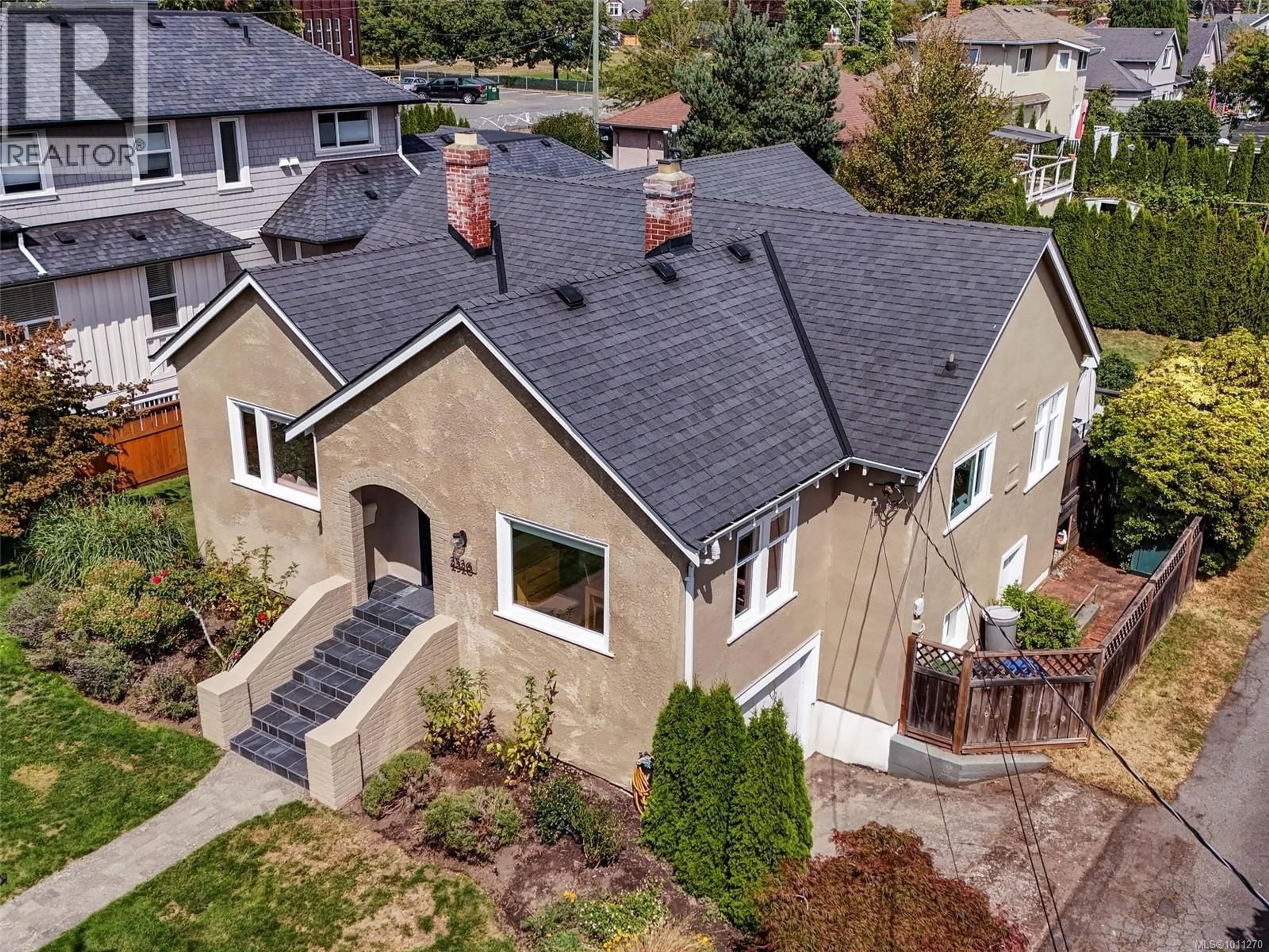 A pic from outside/outdoor area/front of a property/back of a property/a pic from drone, street for 2526 DALHOUSIE STREET, Oak Bay British Columbia V8R2H7