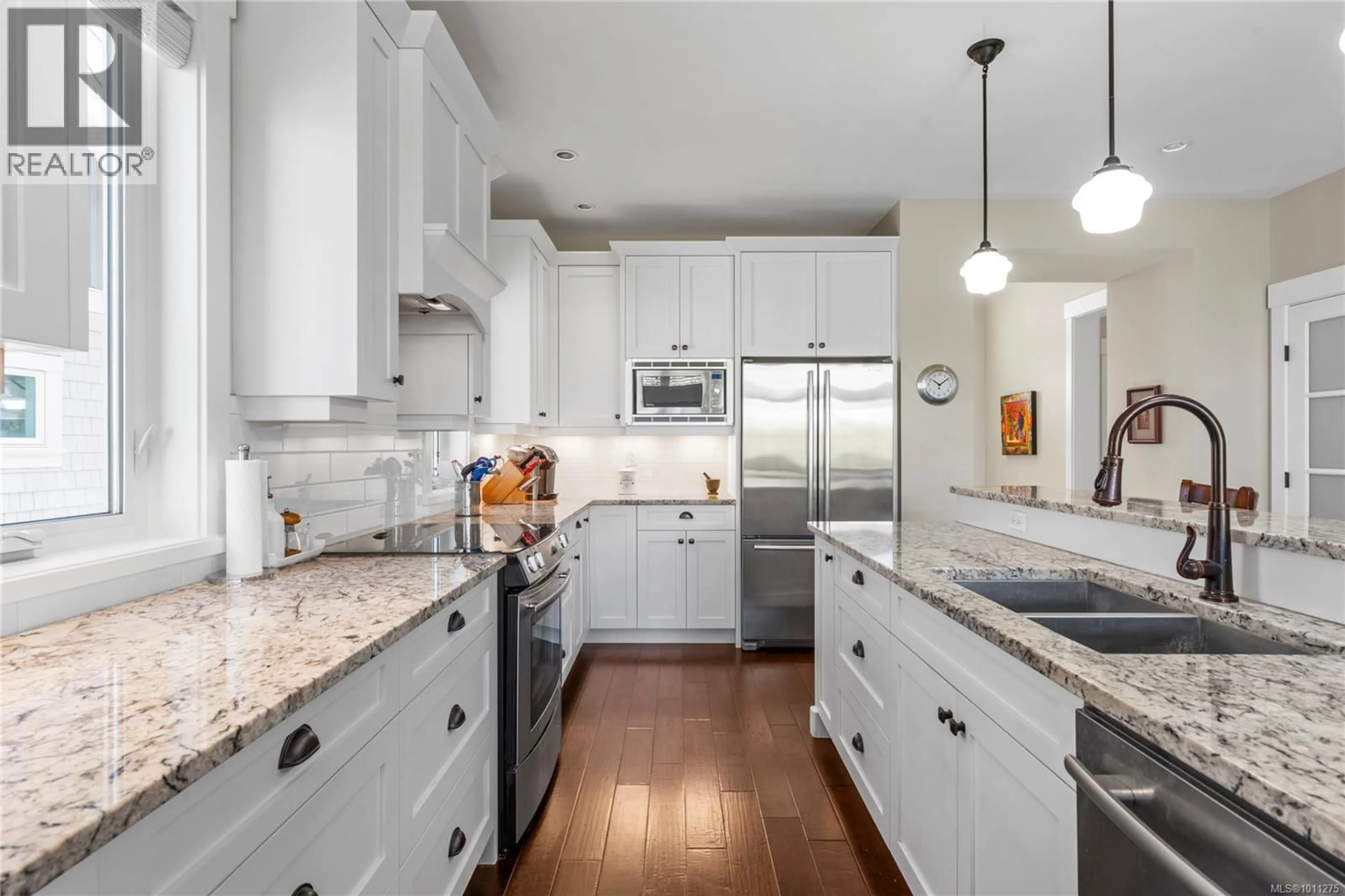 Open concept kitchen, ceramic/tile floor for 43 - 5251 ISLAND HIGHWAY, Qualicum Beach British Columbia V9K2C1