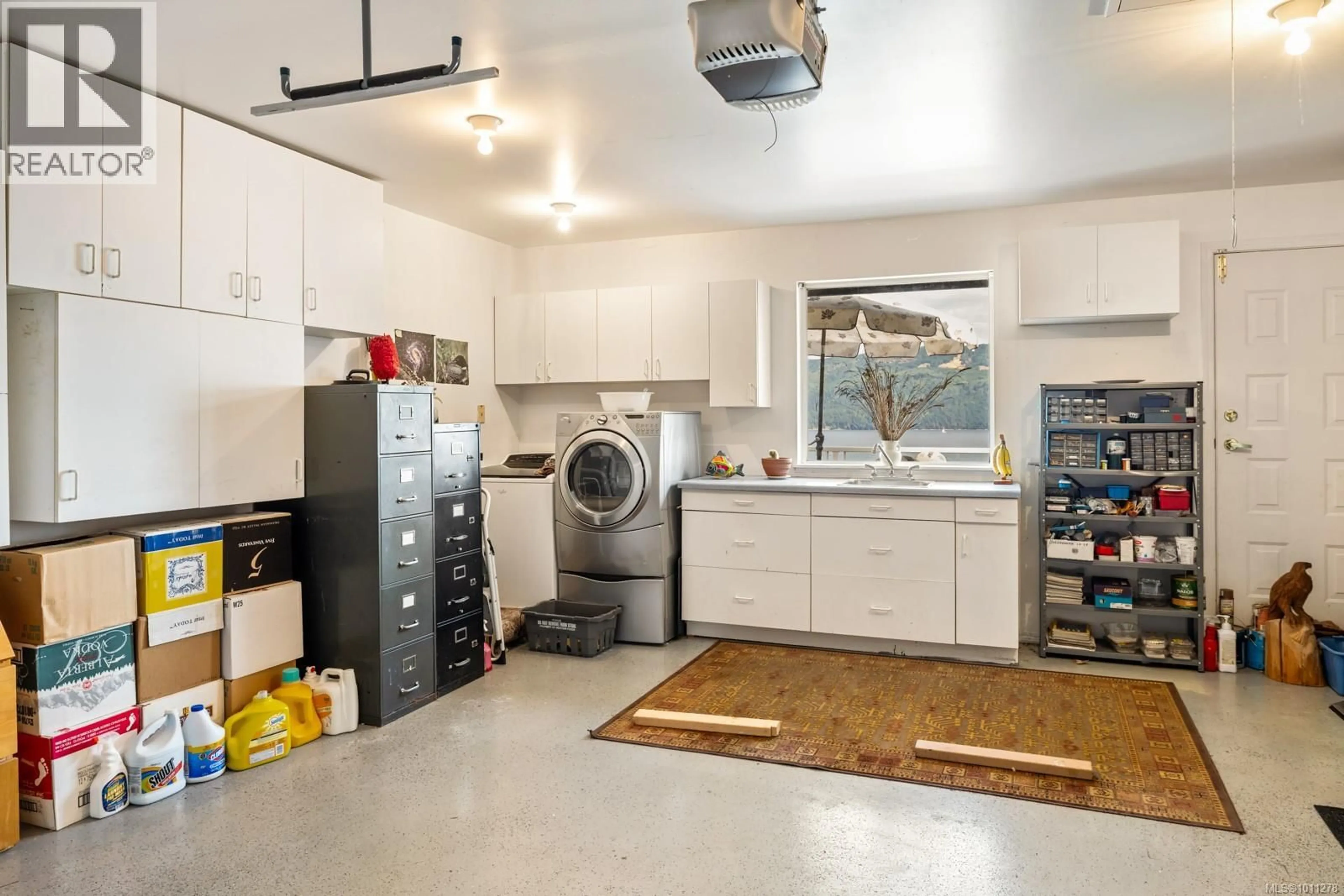 Kitchen with laundary machines, ceramic/tile floor for 505 MARINE VIEW, Cobble Hill British Columbia V0R1L1