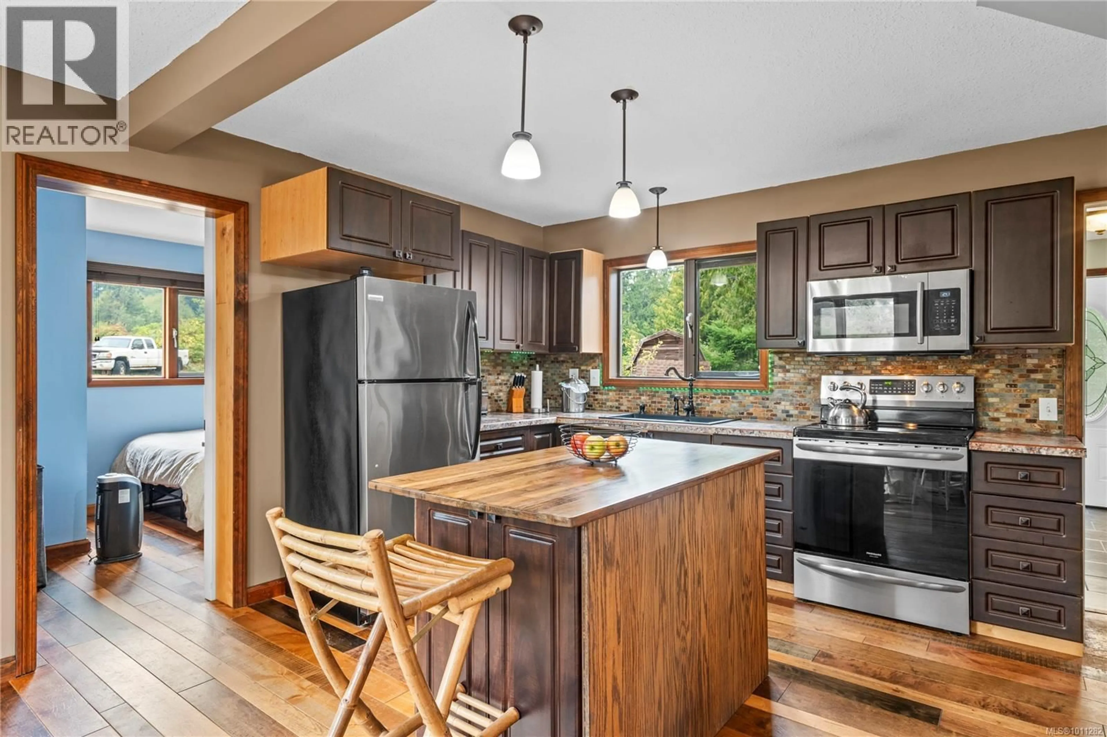 Open concept kitchen, unknown for 2975 THORPE ROAD, Qualicum Beach British Columbia V9K1Z7