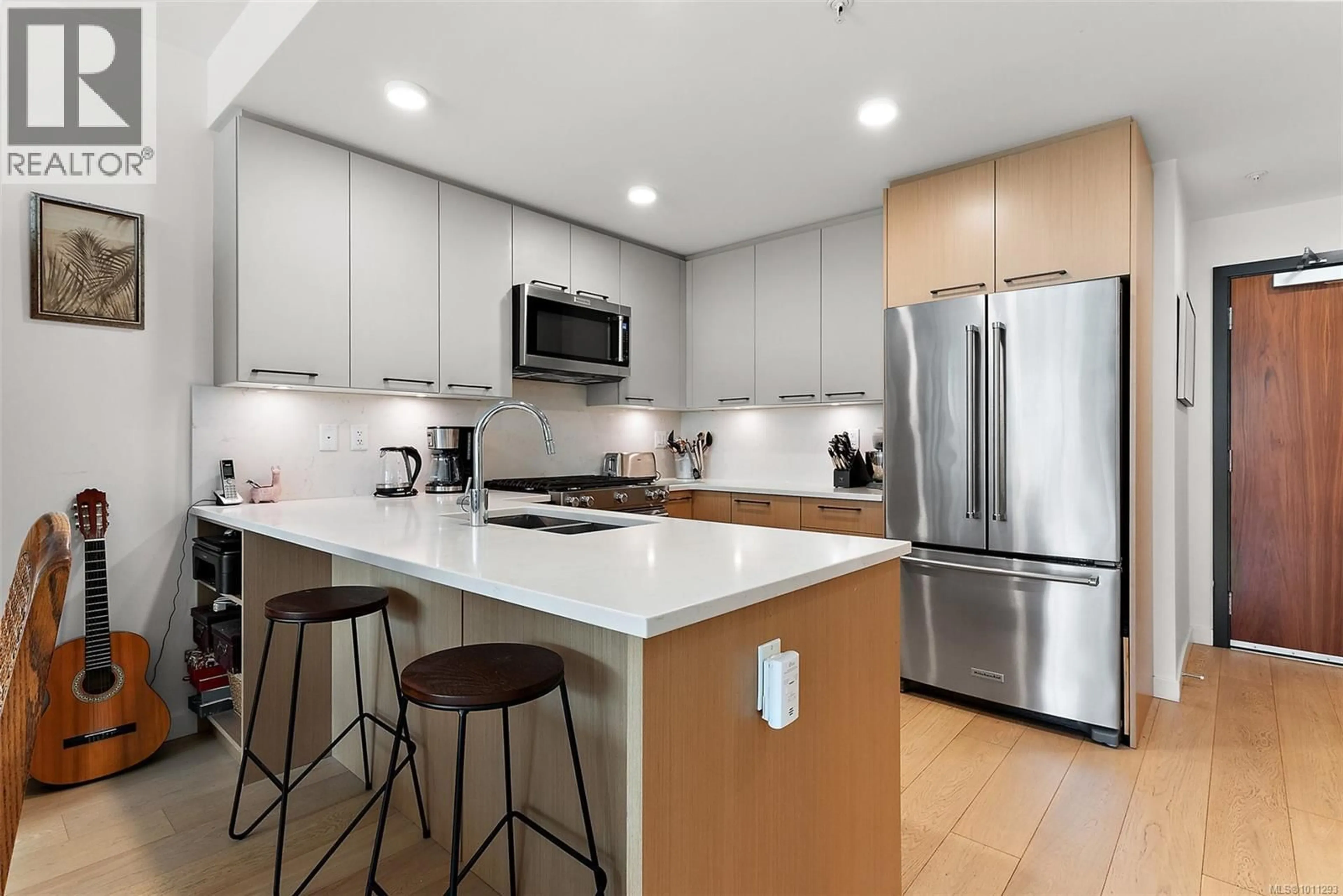Open concept kitchen, unknown for 305 - 7162 WEST SAANICH ROAD, Central Saanich British Columbia V8M1P6