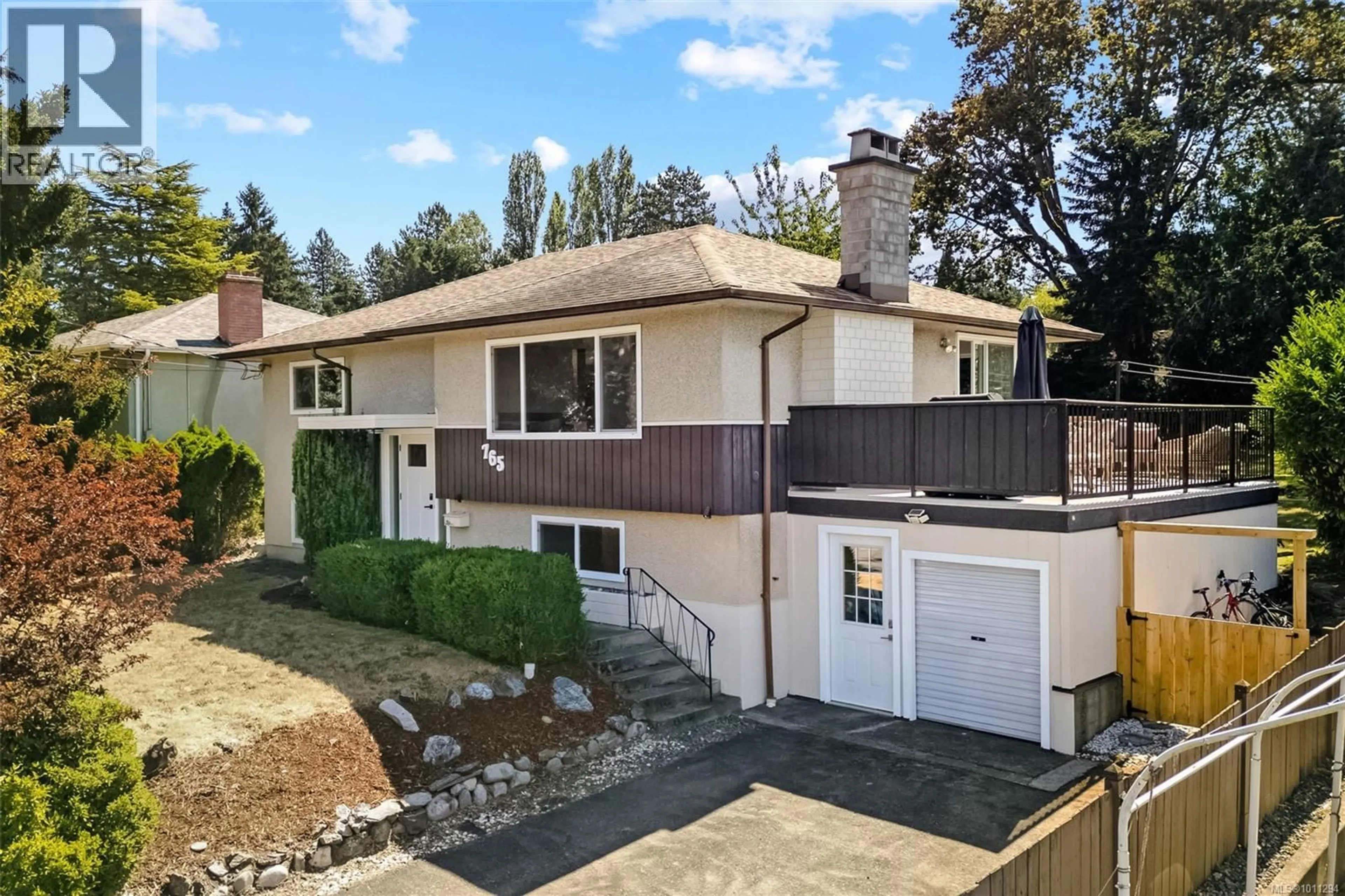 Home with vinyl exterior material, street for 765 LILY AVENUE, Saanich British Columbia V8X3R7