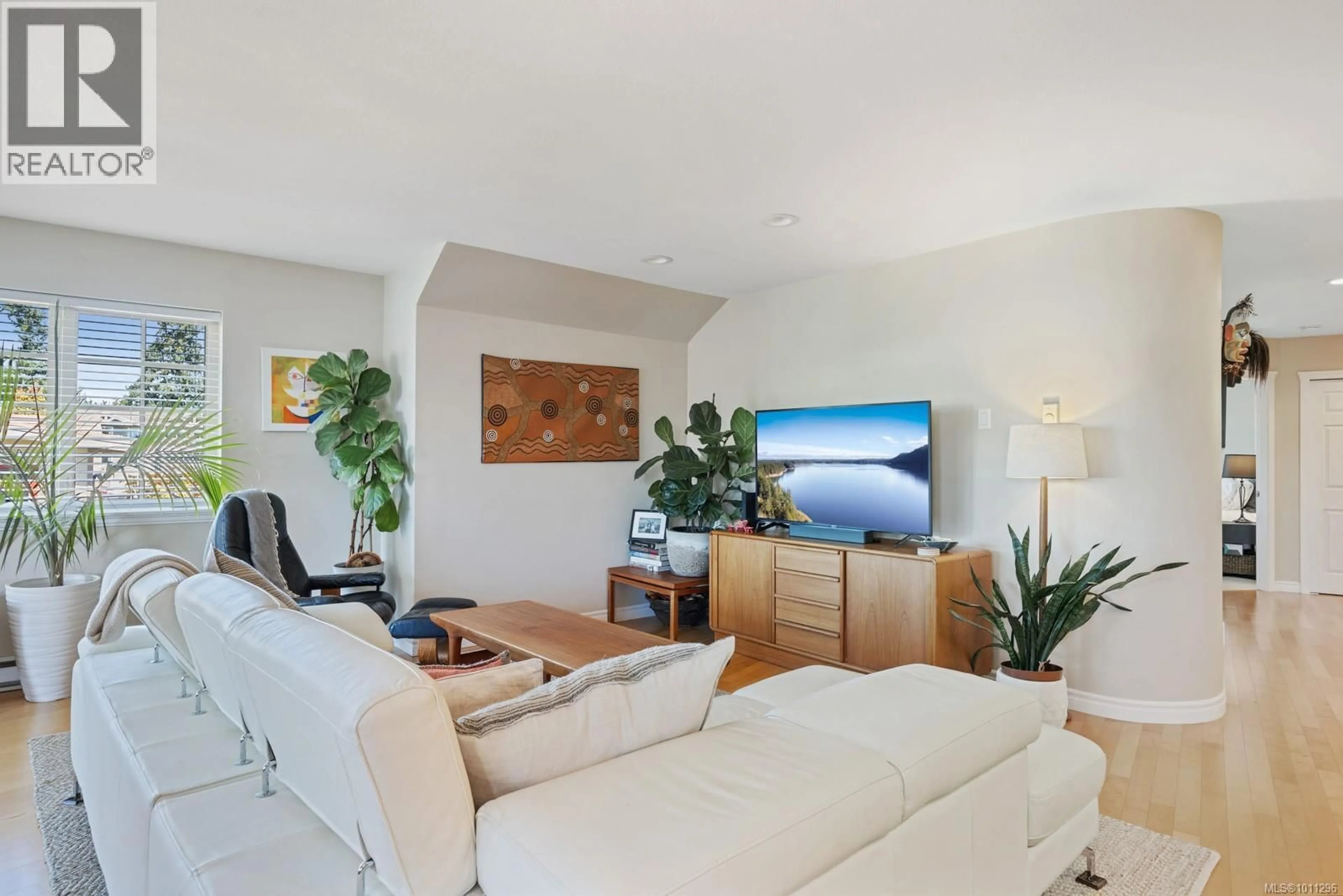 Living room with furniture, unknown for 304 - 1705 COMOX AVENUE, Comox British Columbia V9M3M1