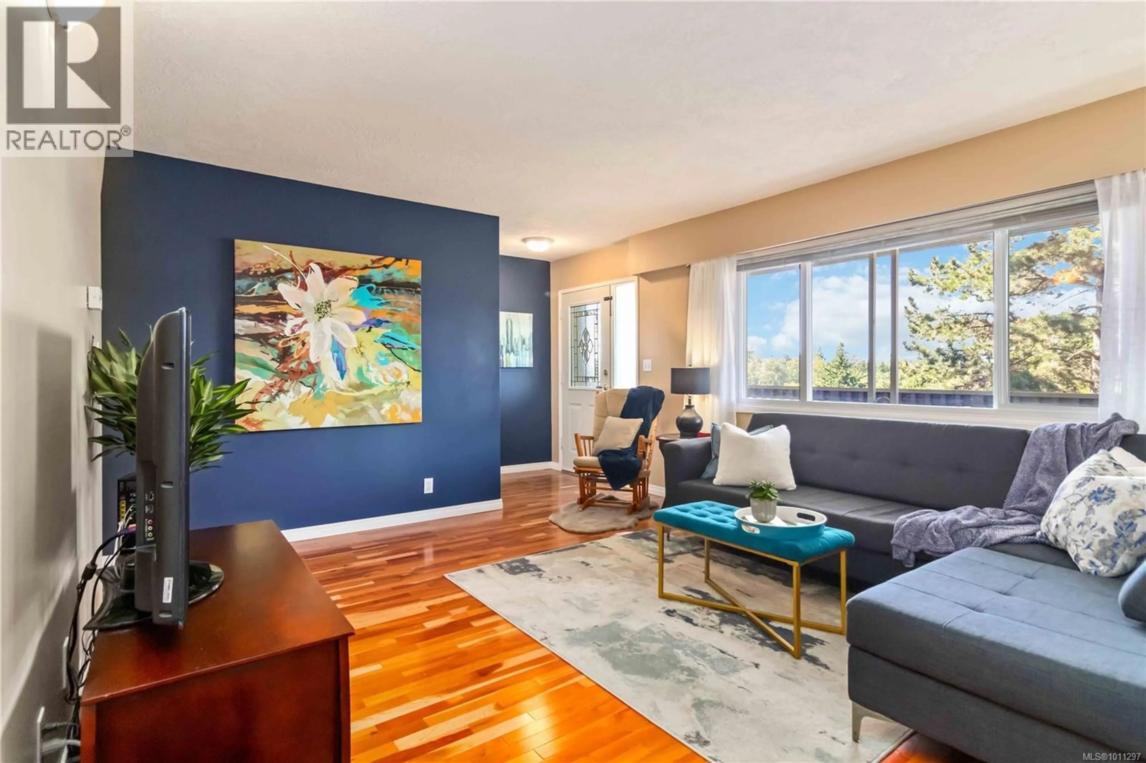 Living room with furniture, unknown for 24 - 3981 NELTHORPE STREET, Saanich British Columbia V8X3Z2