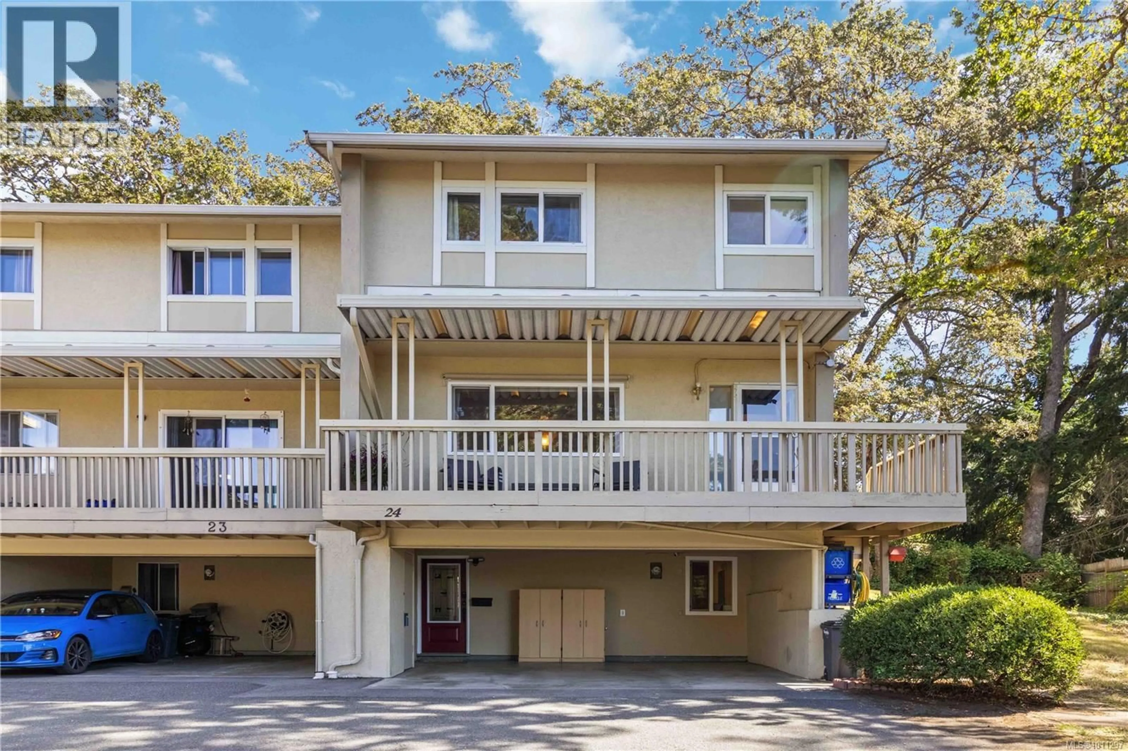 Home with vinyl exterior material, water/lake/river/ocean view for 24 - 3981 NELTHORPE STREET, Saanich British Columbia V8X3Z2