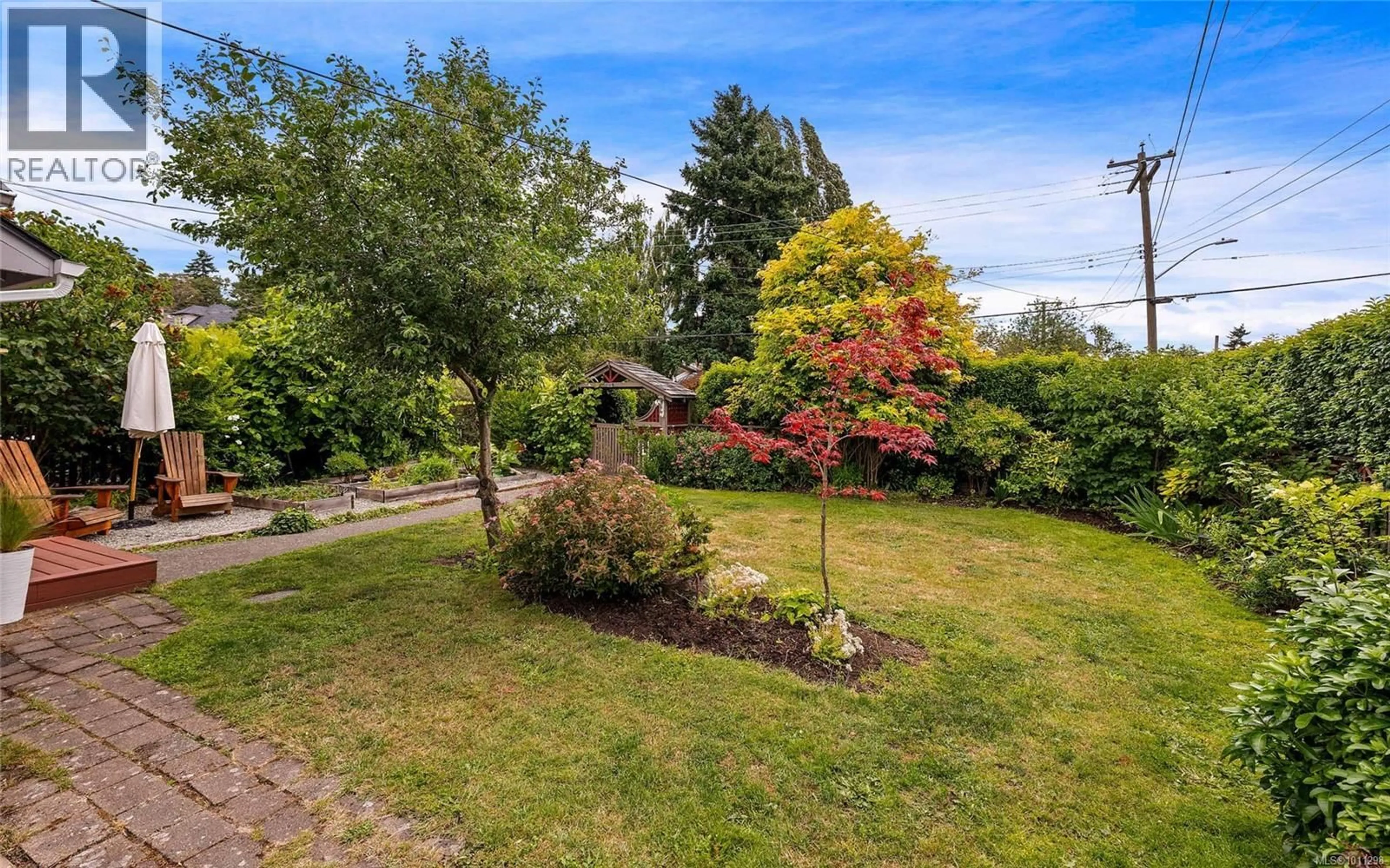 A pic from outside/outdoor area/front of a property/back of a property/a pic from drone, forest/trees view for 2540 EMPIRE STREET, Victoria British Columbia V8T3M6