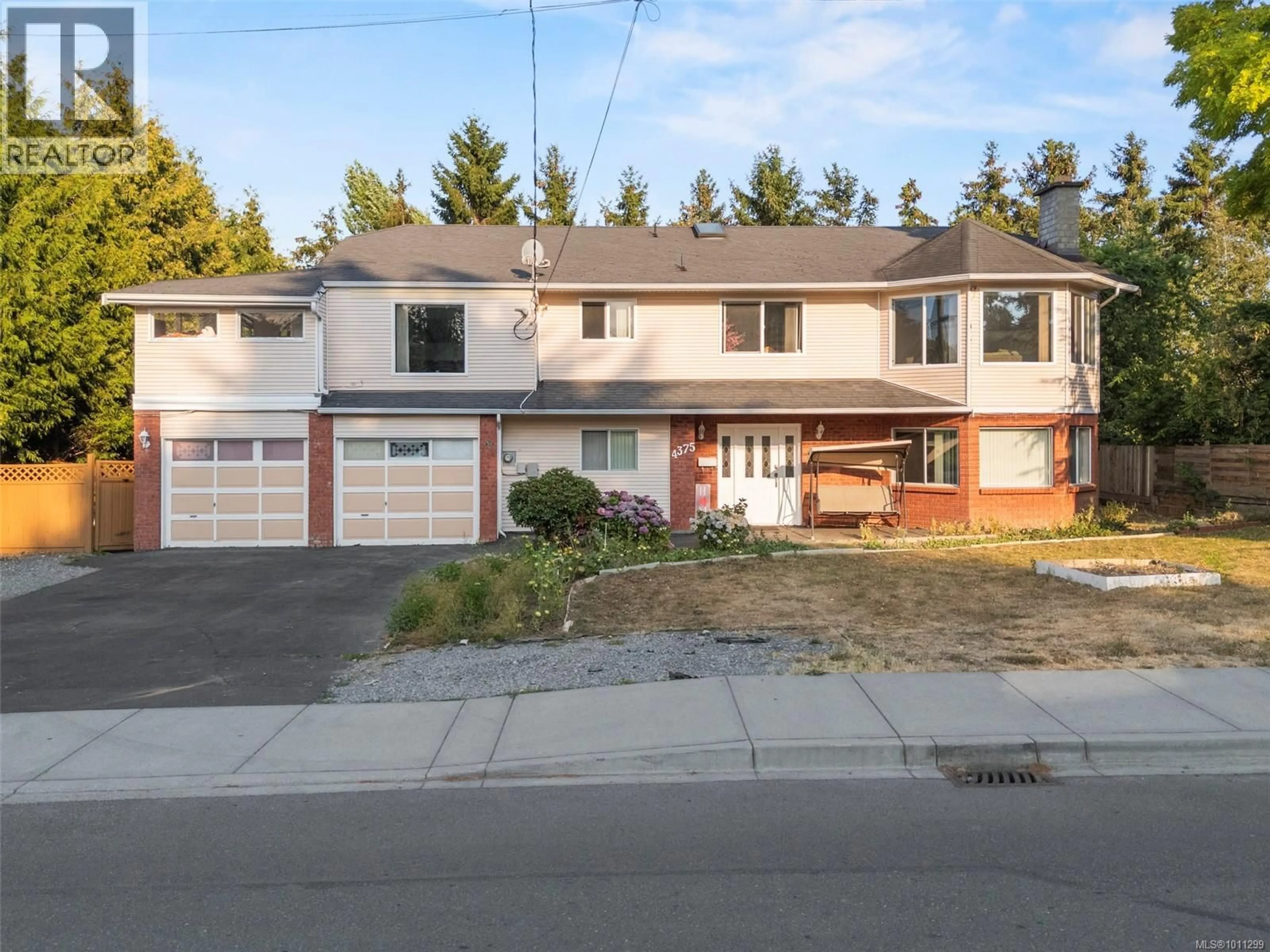 Home with brick exterior material, street for 4375 VIEWMONT AVENUE, Saanich British Columbia V8Z5K8