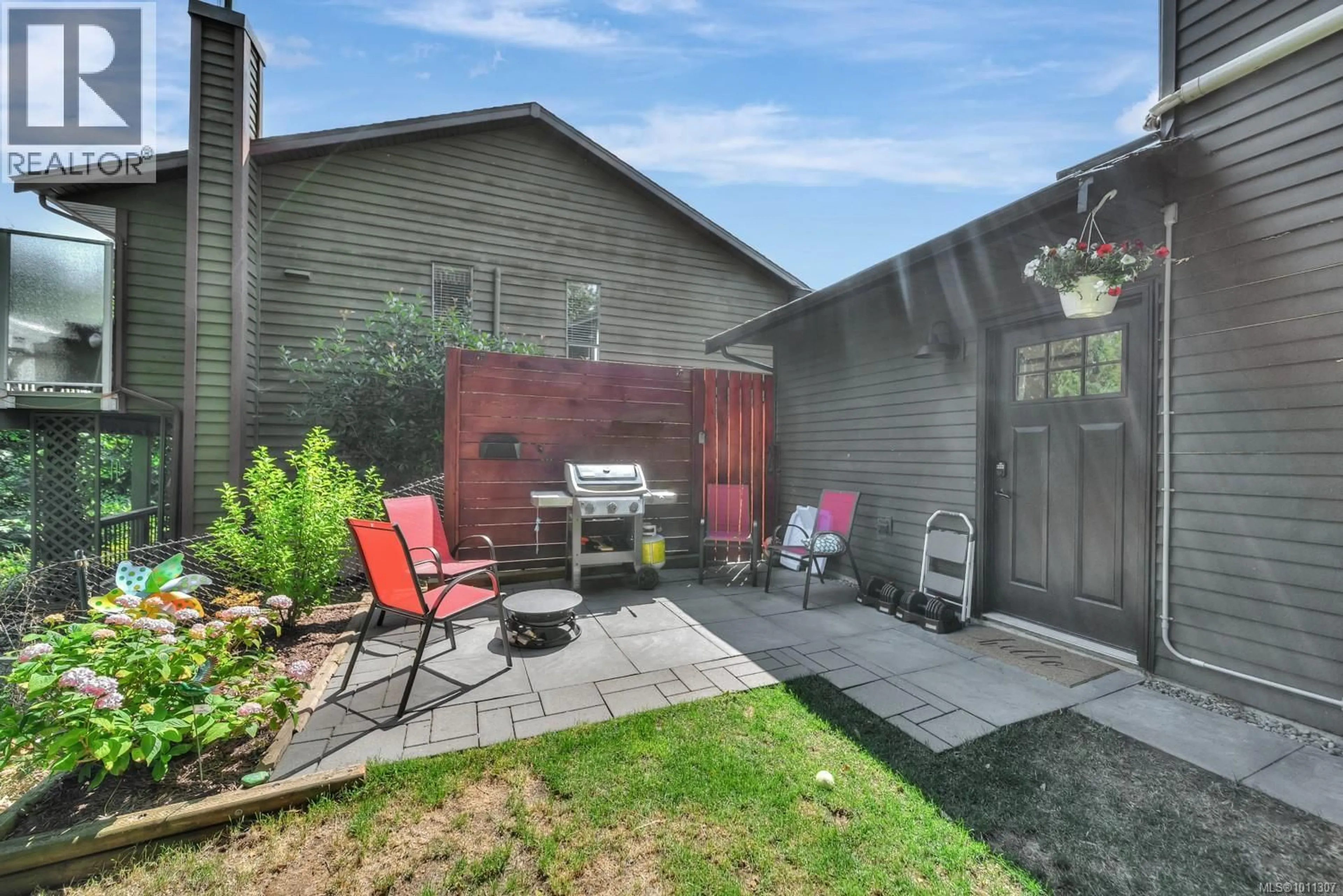 Patio, street for 191 SUMMIT DRIVE, Nanaimo British Columbia V9T4X7