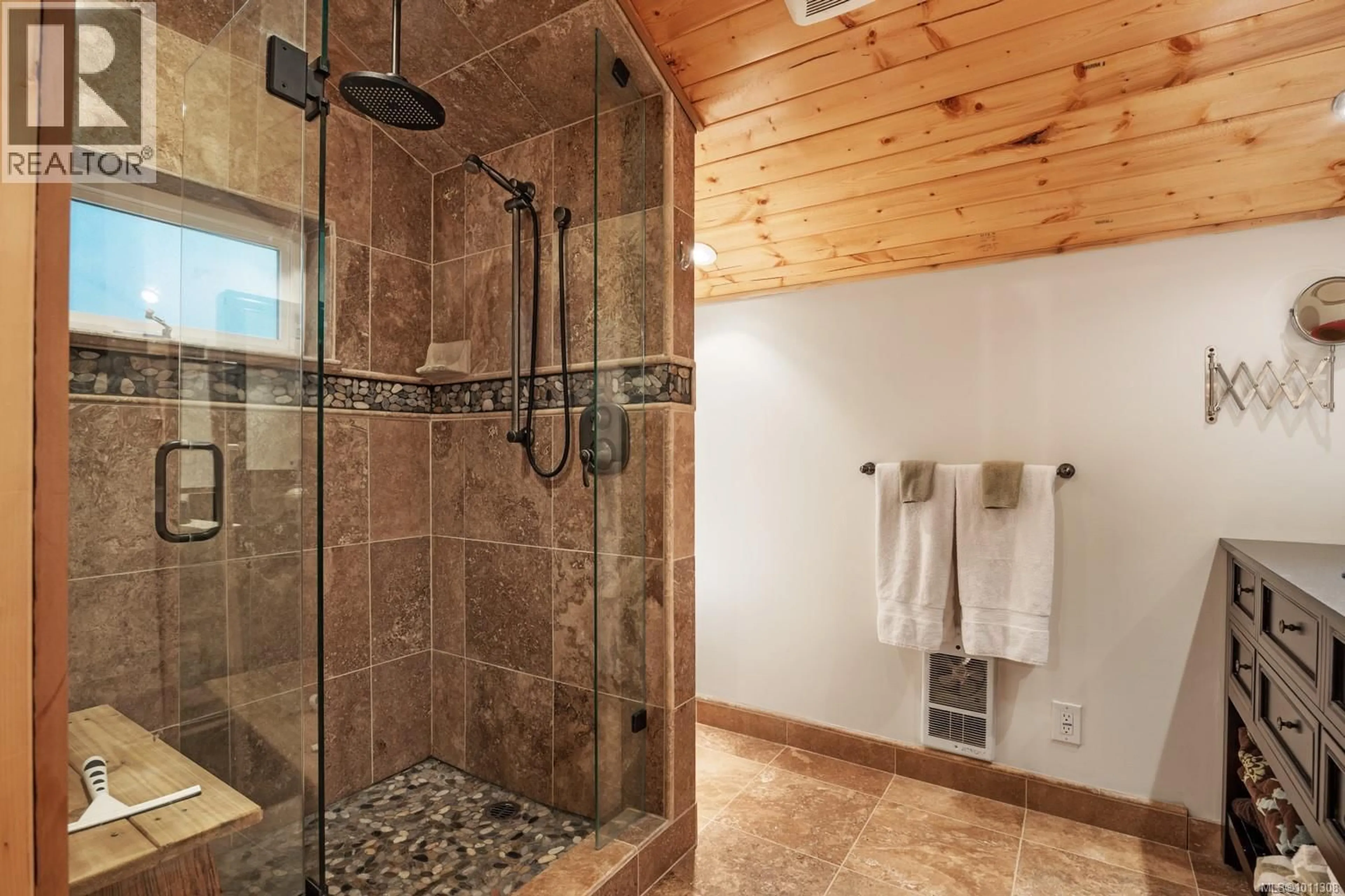 Contemporary bathroom, ceramic/tile floor for 5459 BRADLEY ROAD, Courtenay British Columbia V9J1L2
