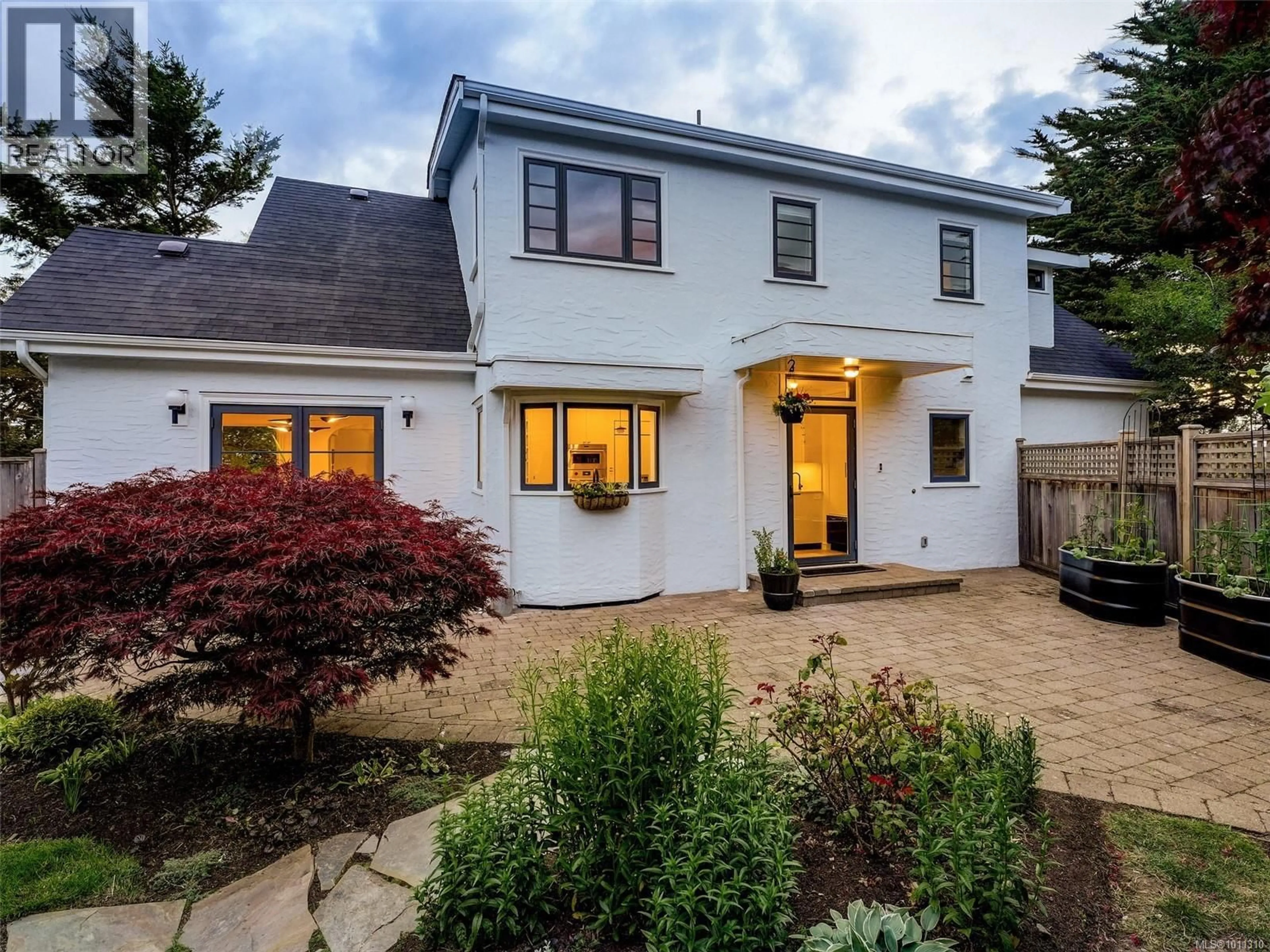 Home with brick exterior material, street for 100 KING GEORGE TERRACE, Oak Bay British Columbia V8S2J9