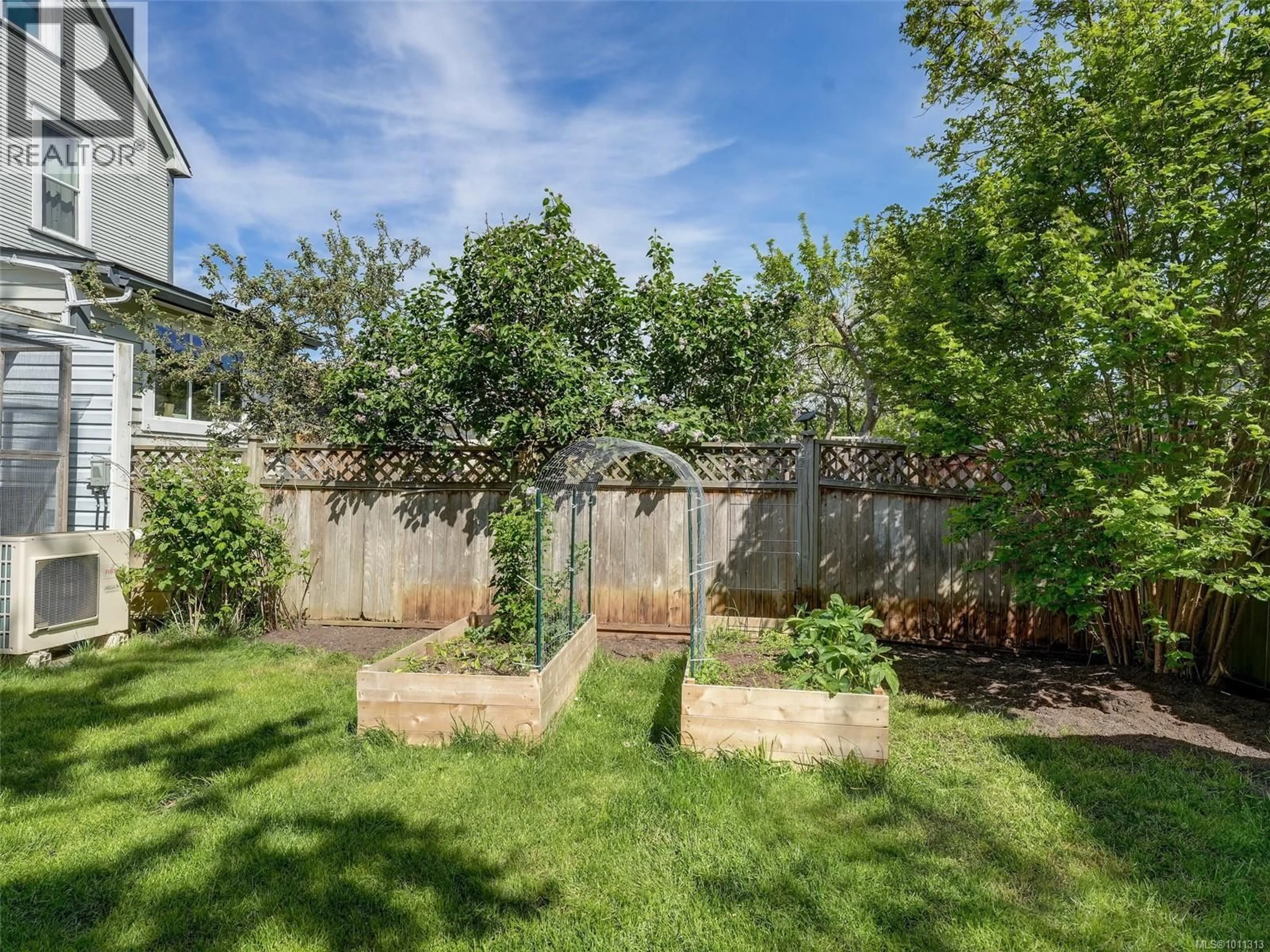 Unknown for 2551 PRIOR STREET, Victoria British Columbia V8T3X5