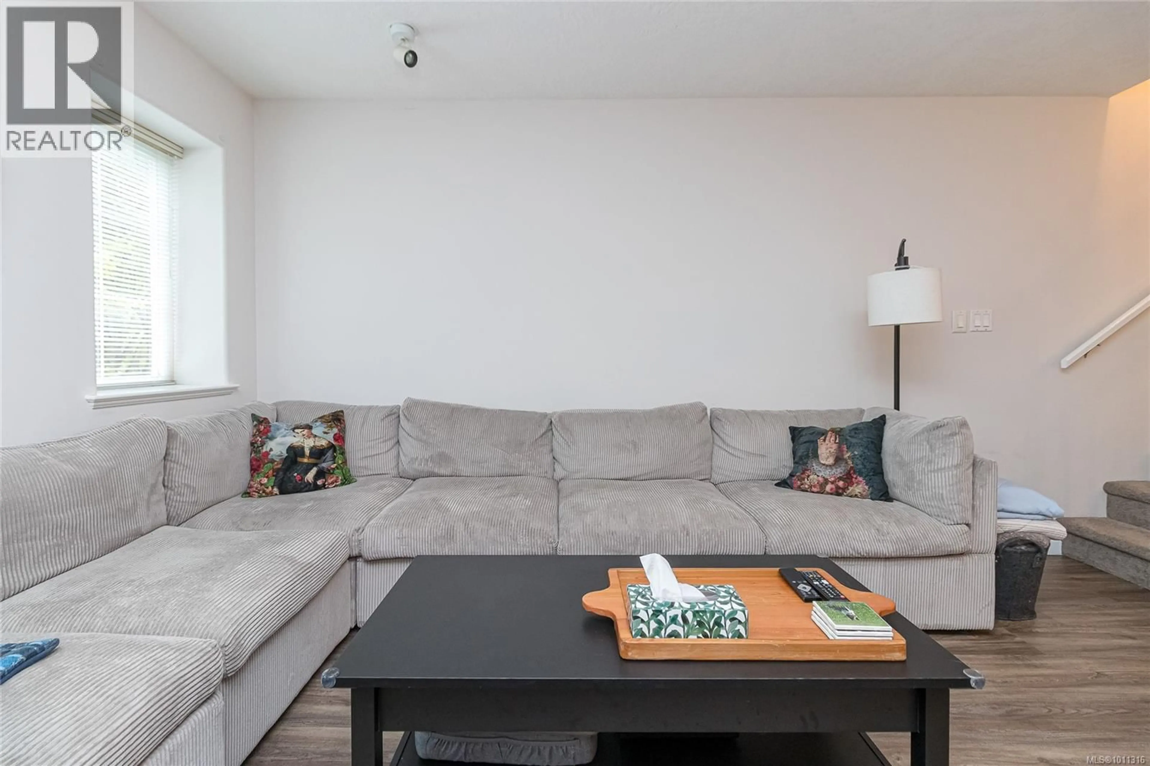 Living room with furniture, unknown for 13 - 1043 CALEDONIA AVENUE, Victoria British Columbia V8T1E7