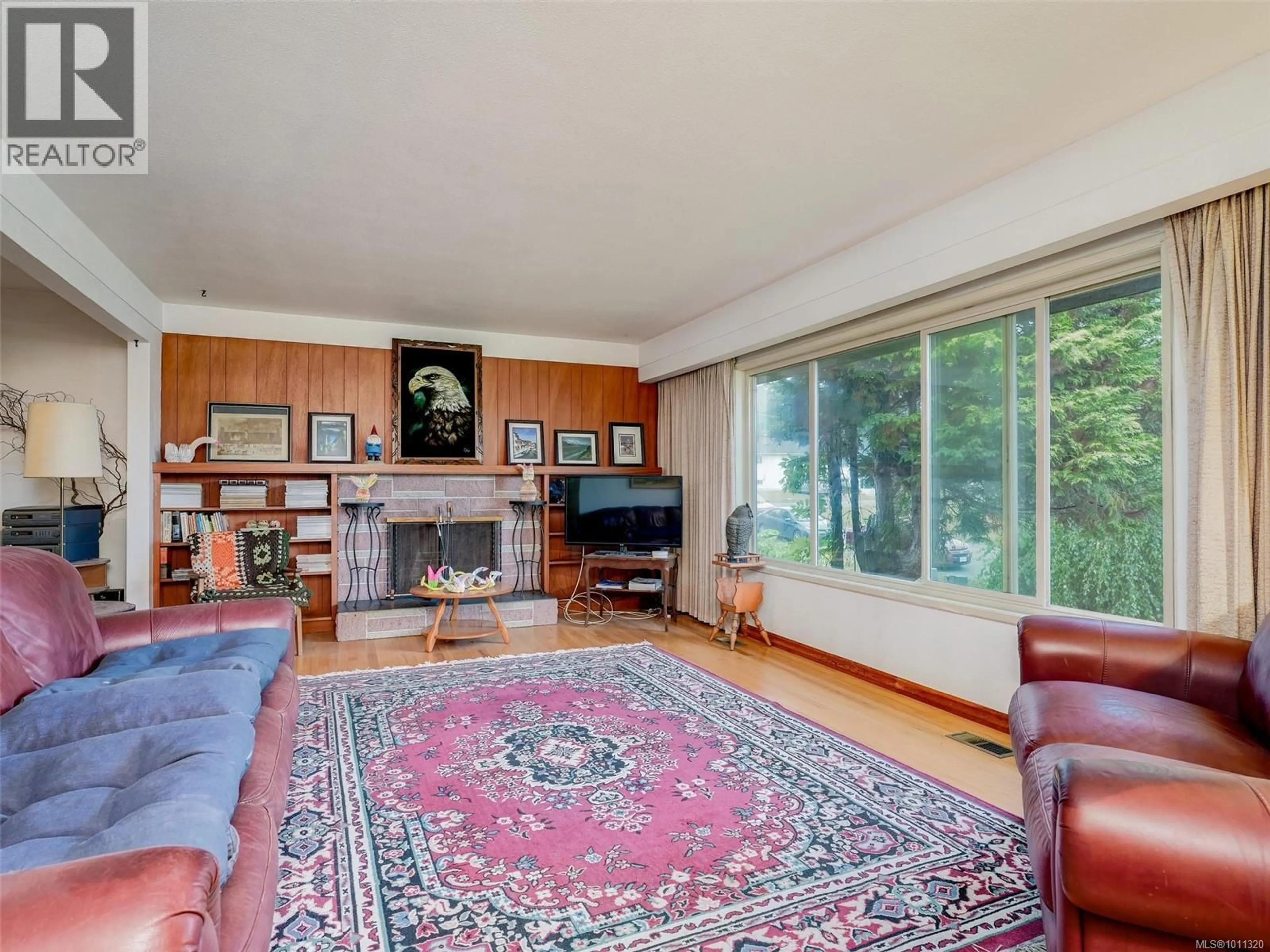 Living room with furniture, unknown for 1611 ELM STREET, Saanich British Columbia V8P2G6