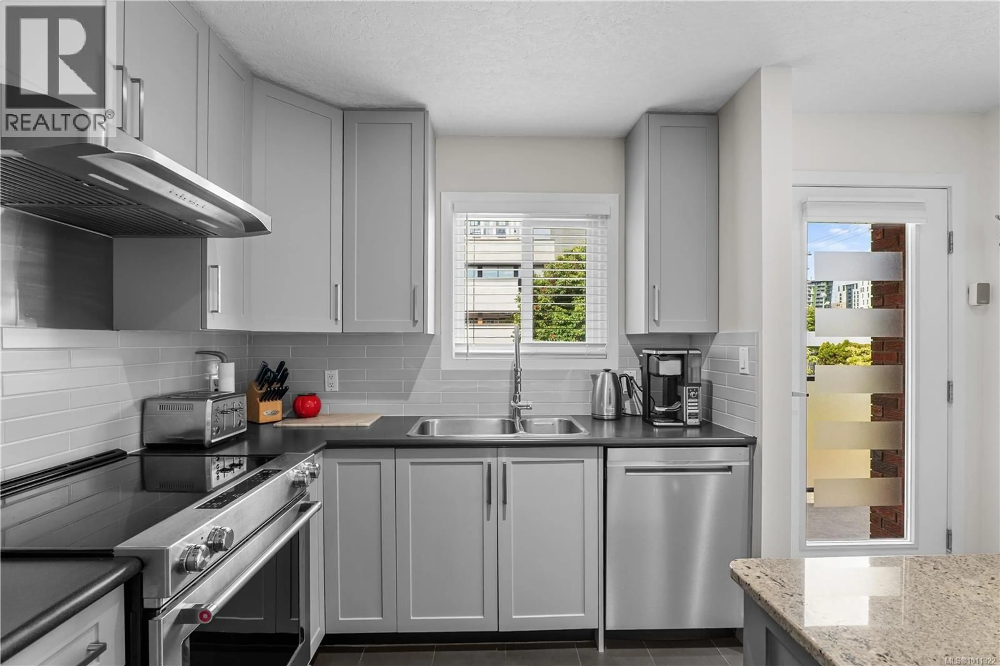 Standard kitchen, unknown for 1 - 1119 VIEW STREET, Victoria British Columbia V8V3L9