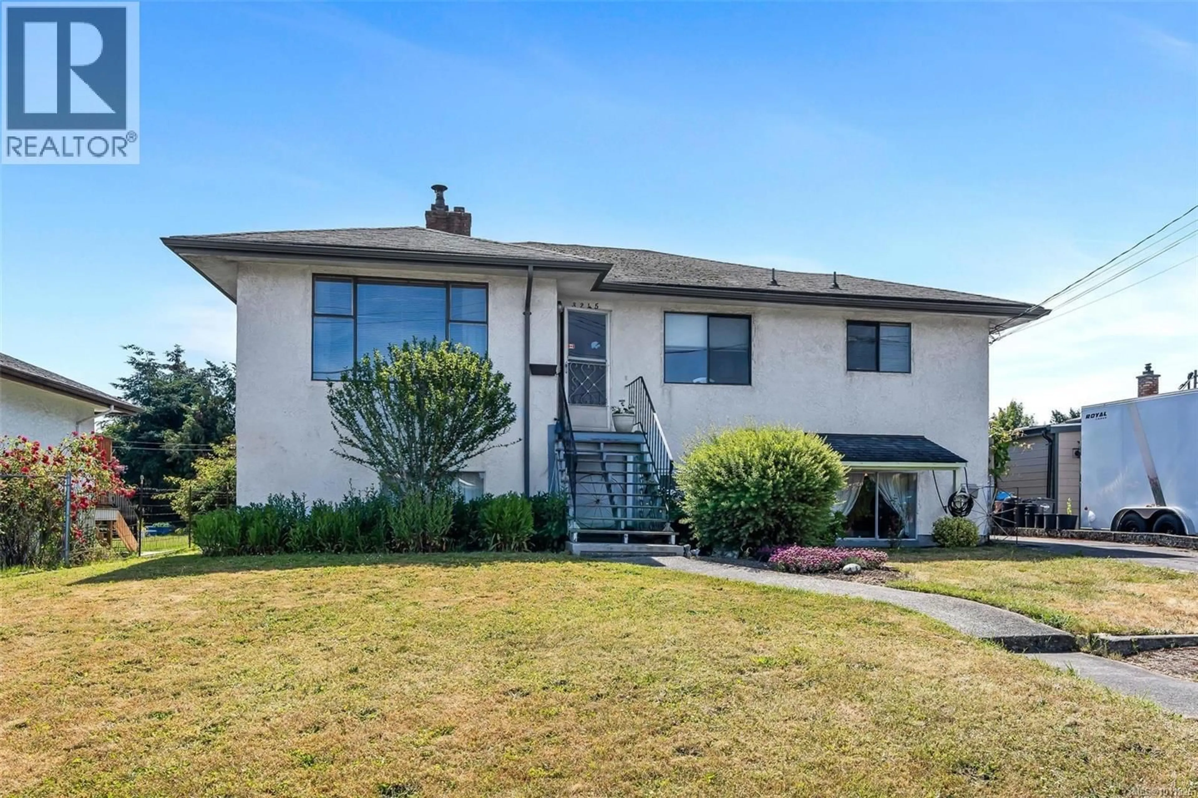 Home with vinyl exterior material, unknown for 3245 ALBION ROAD, Saanich British Columbia V8Z3T5