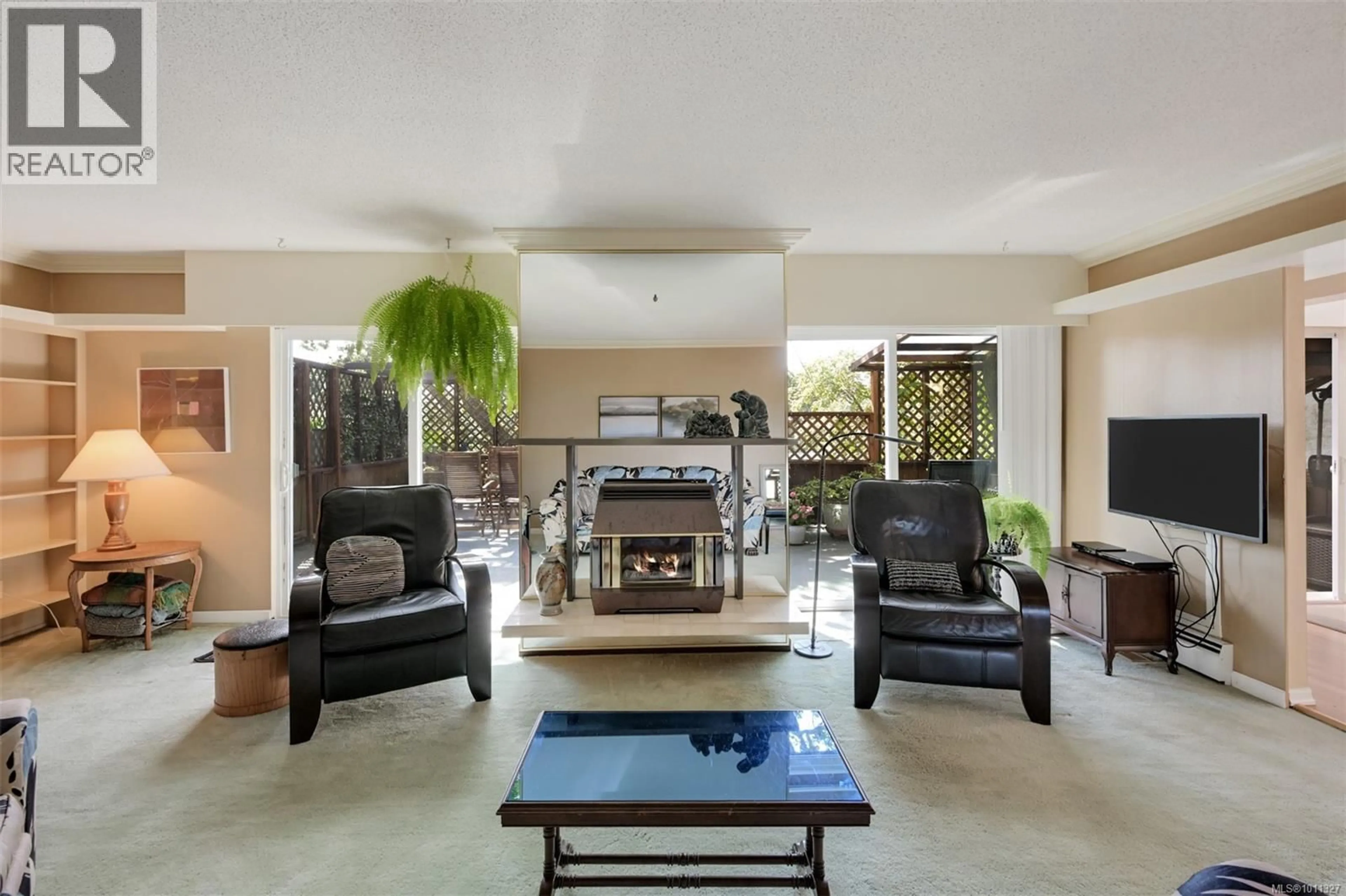Unknown for 1360 MERRITT STREET, Victoria British Columbia V8X2P6