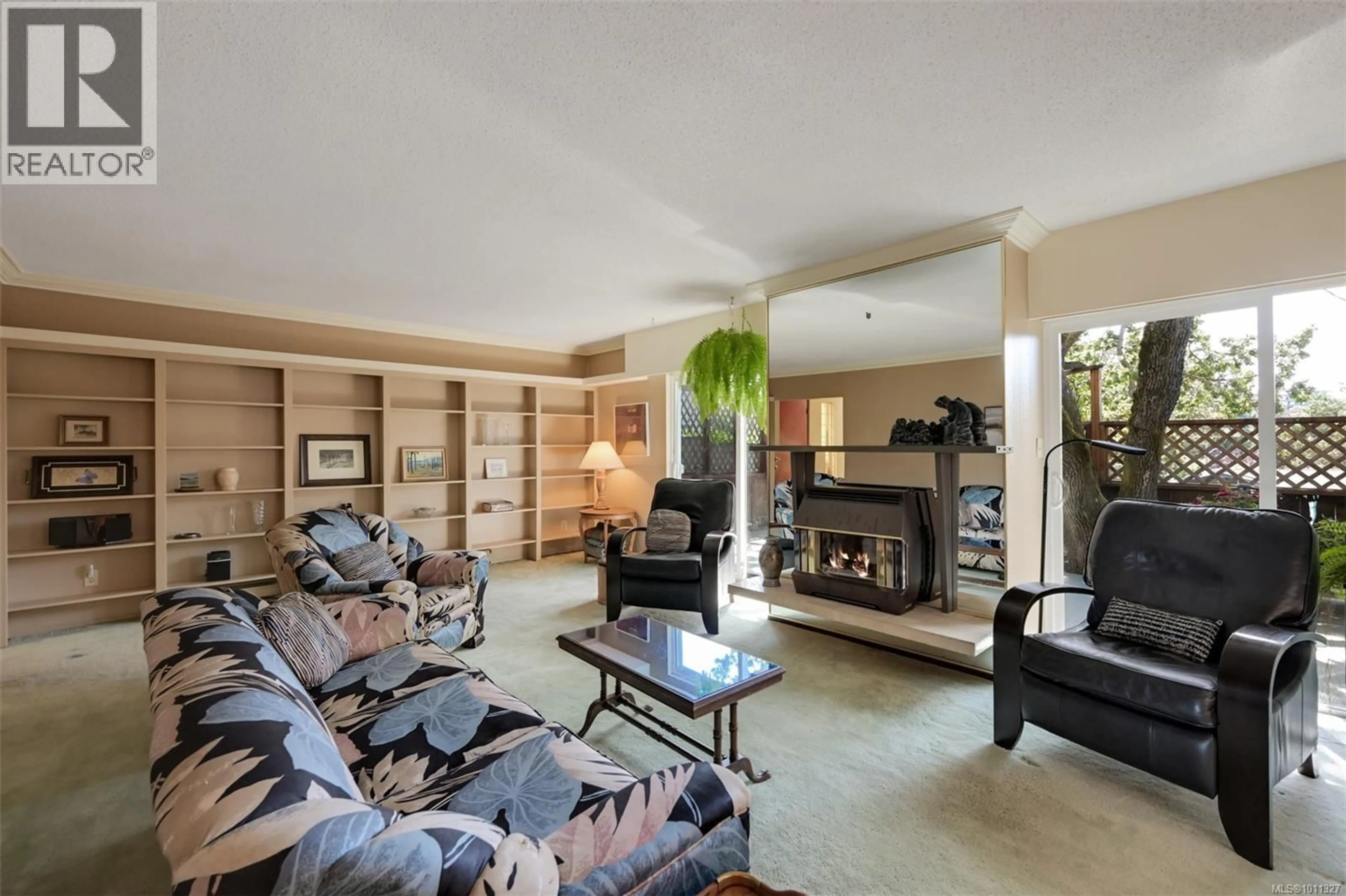 Living room with furniture, unknown for 1360 MERRITT STREET, Victoria British Columbia V8X2P6