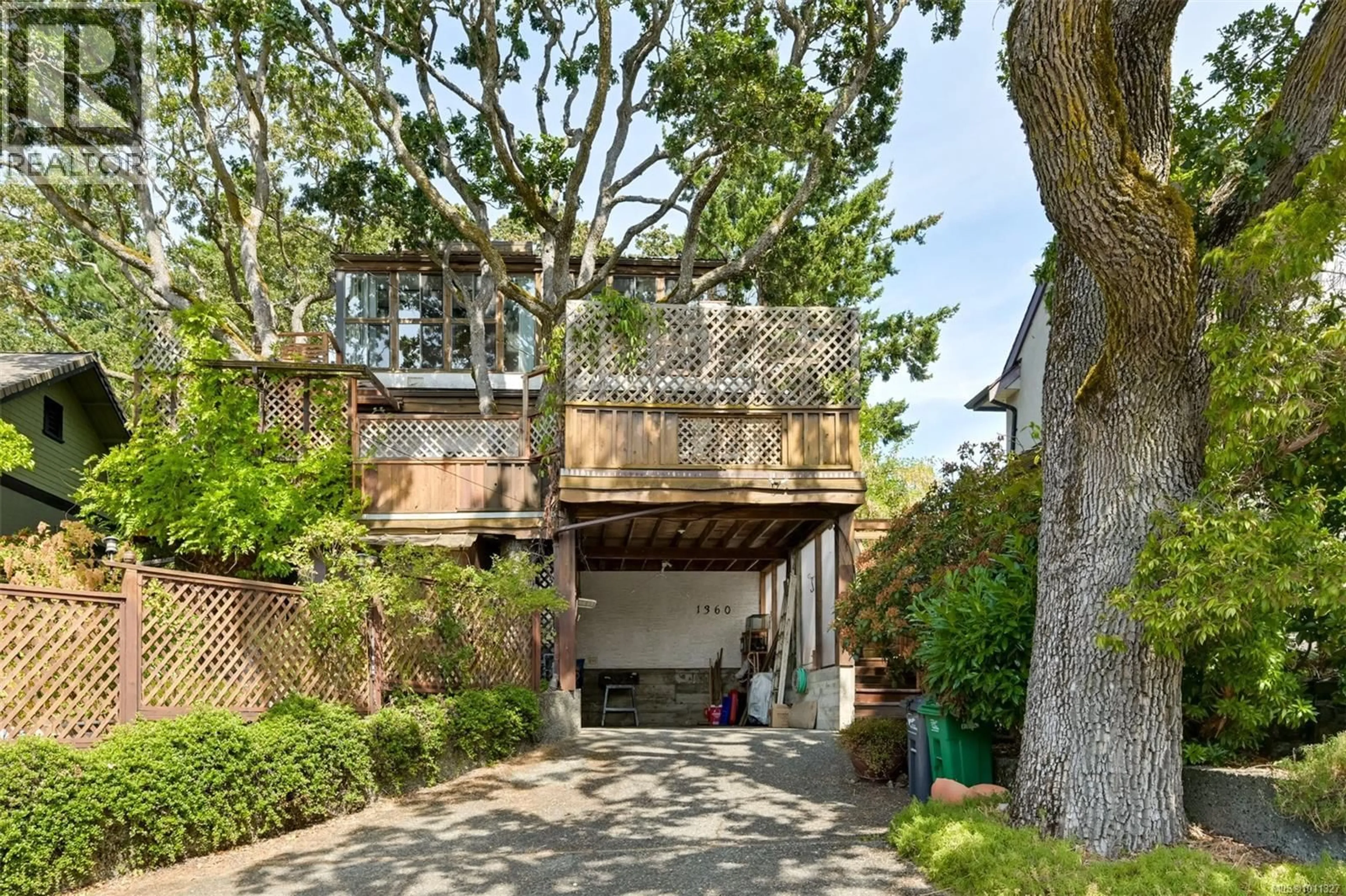 Unknown for 1360 MERRITT STREET, Victoria British Columbia V8X2P6