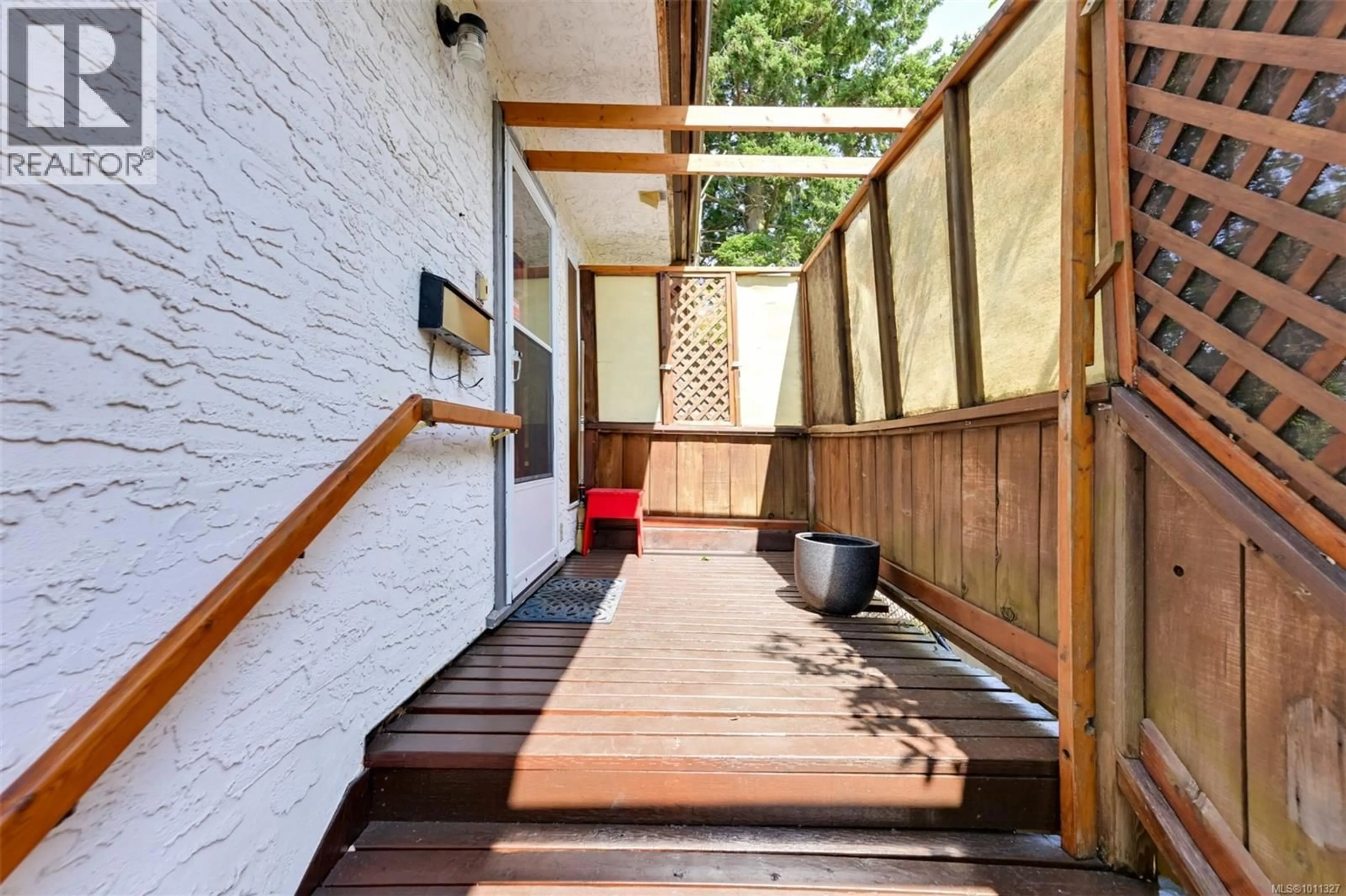 Patio, street for 1360 MERRITT STREET, Victoria British Columbia V8X2P6