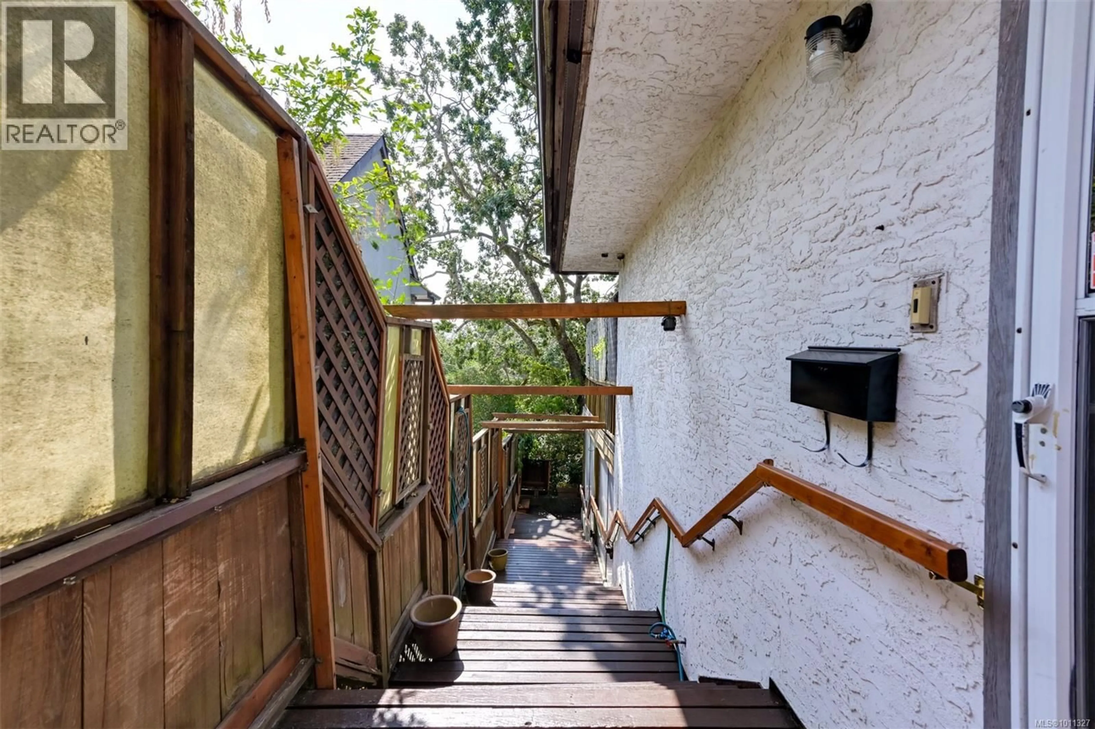Patio, street for 1360 MERRITT STREET, Victoria British Columbia V8X2P6