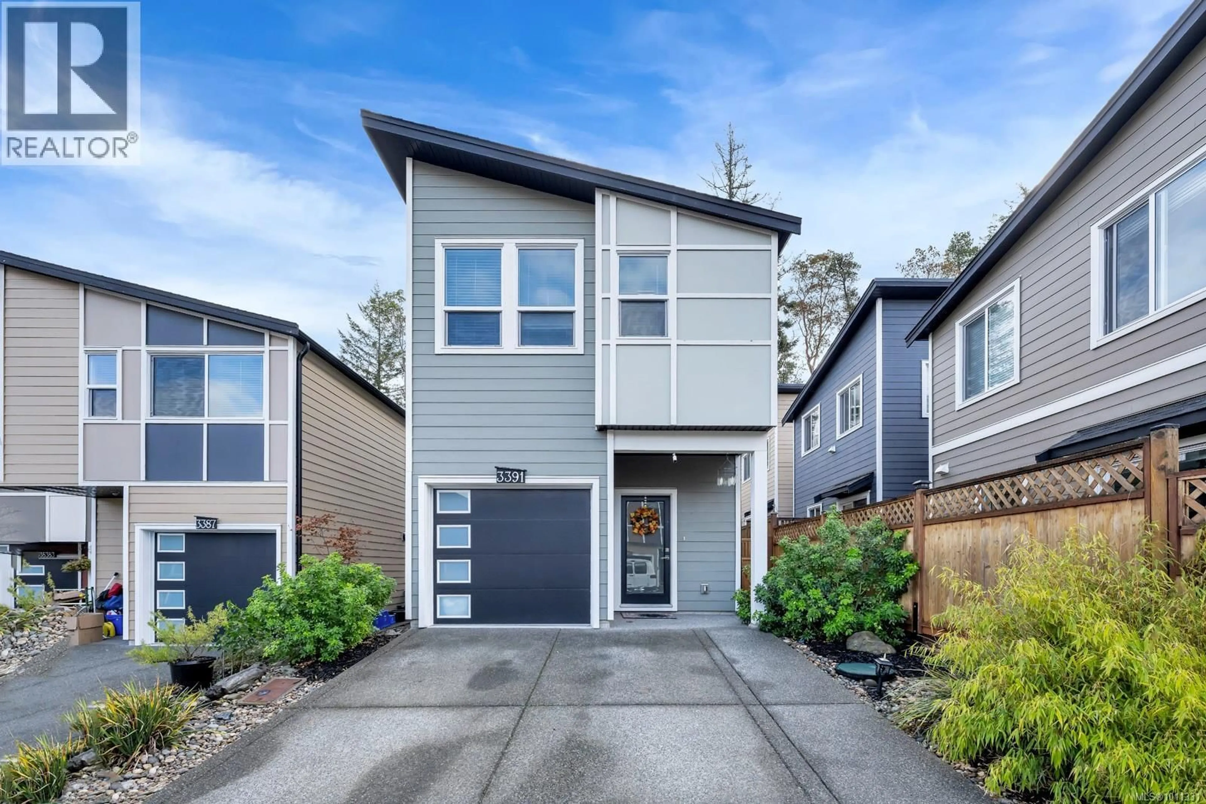 Home with vinyl exterior material, street for 3391 CROSSBILL TERRACE, Langford British Columbia V9C0J9