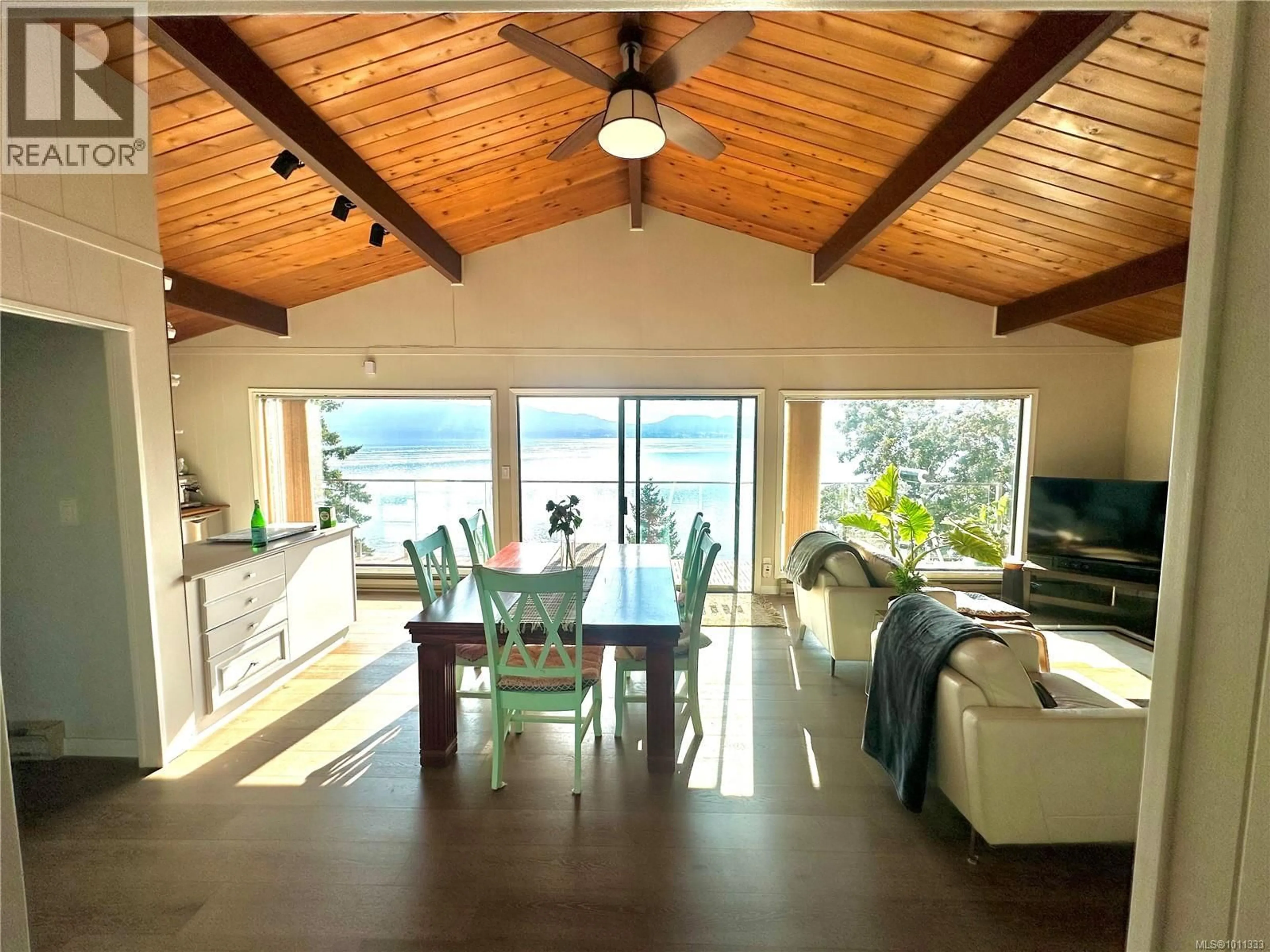 Living room with furniture, unknown for 285 MOUNTAIN PARK DRIVE, Salt Spring British Columbia V8K1G3