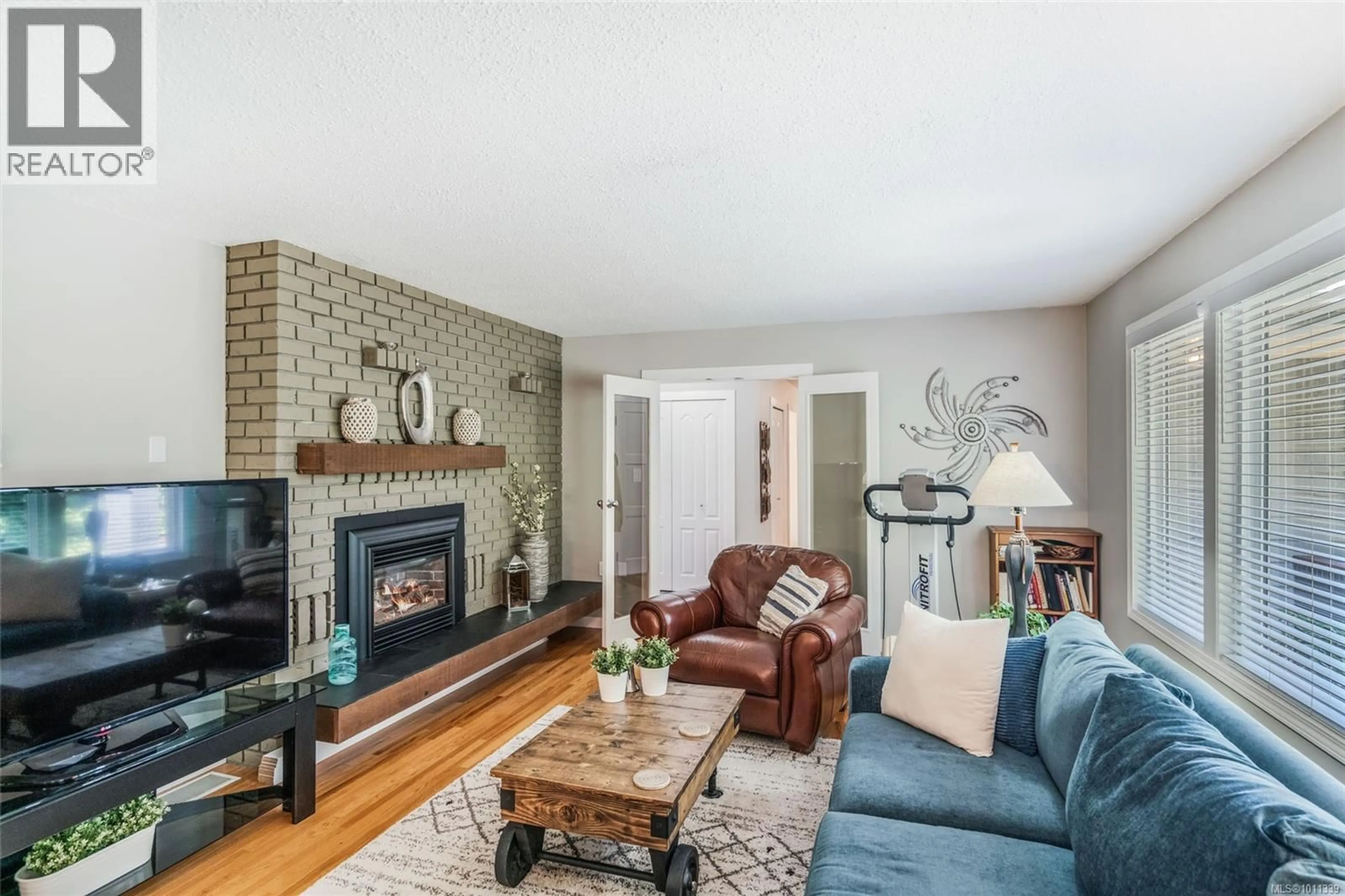 Living room with furniture, unknown for 7955 NORTHWIND DRIVE, Lantzville British Columbia V0R2H0