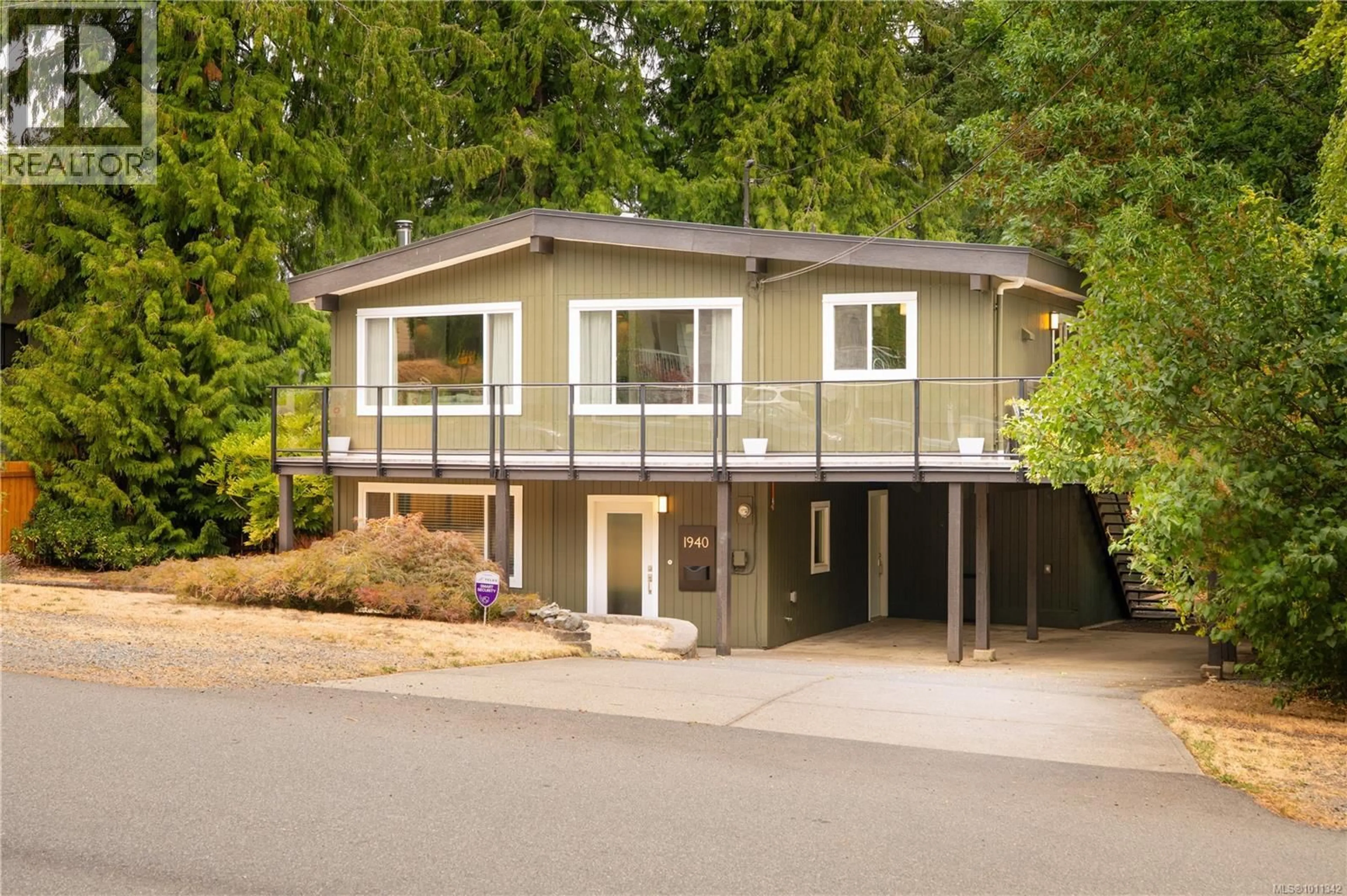 Home with vinyl exterior material, street for 1940 COAL TYEE TRAIL, Nanaimo British Columbia V9R6J3