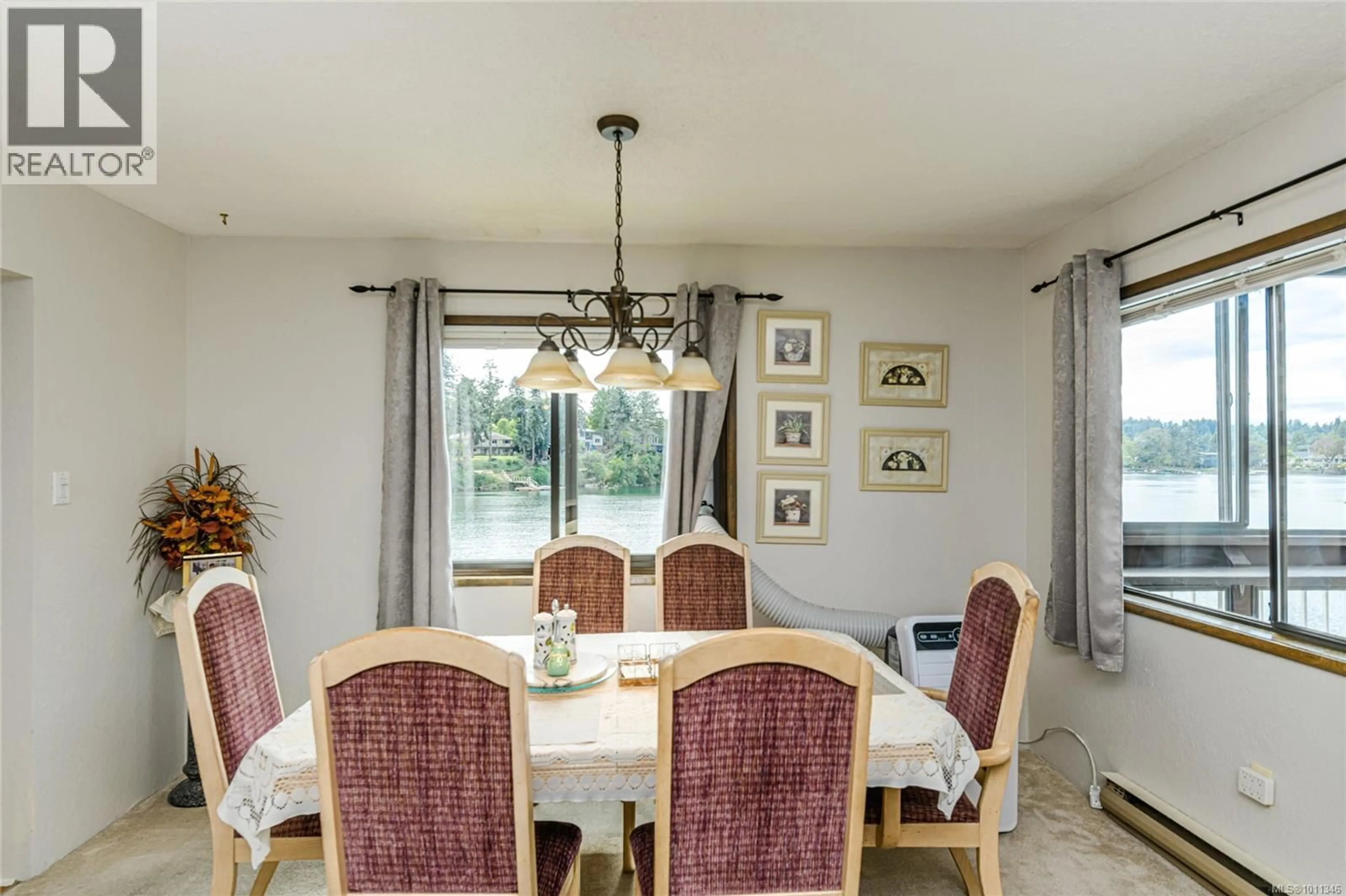 Dining room, ceramic/tile floor for 204 - 71 GORGE ROAD WEST, Saanich British Columbia V9A1L8