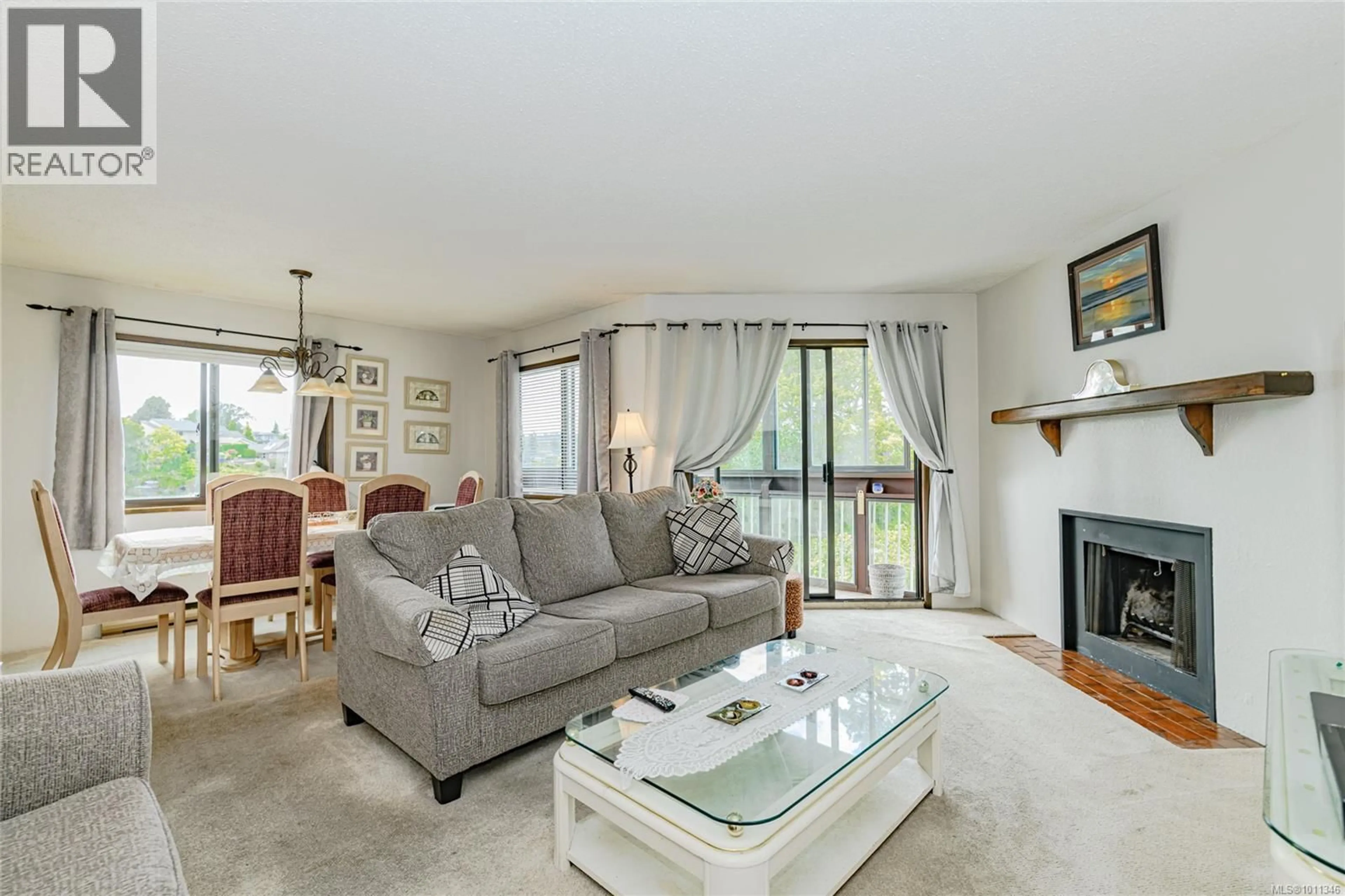 Living room with furniture, unknown for 204 - 71 GORGE ROAD WEST, Saanich British Columbia V9A1L8