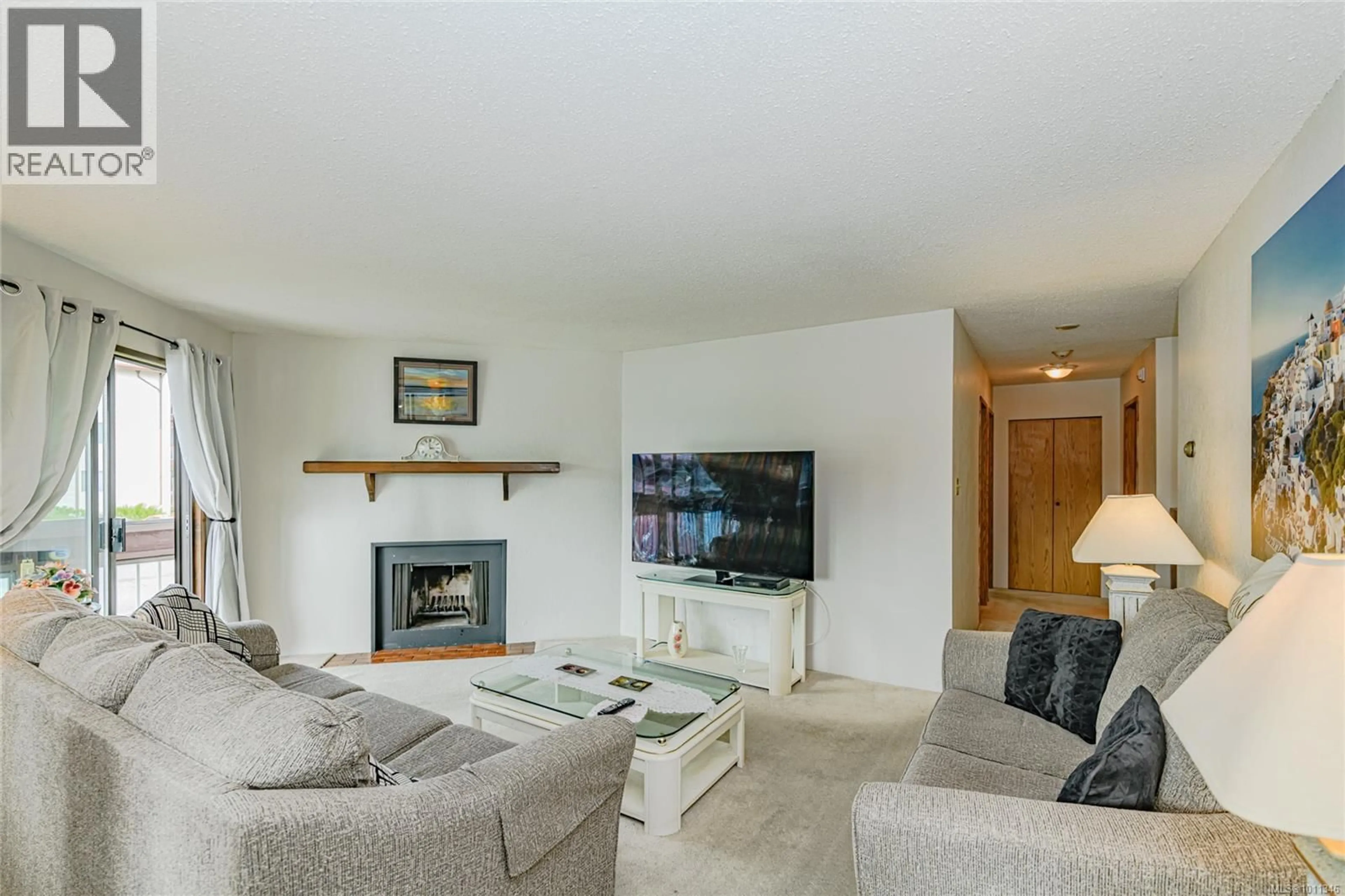 Living room with furniture, unknown for 204 - 71 GORGE ROAD WEST, Saanich British Columbia V9A1L8
