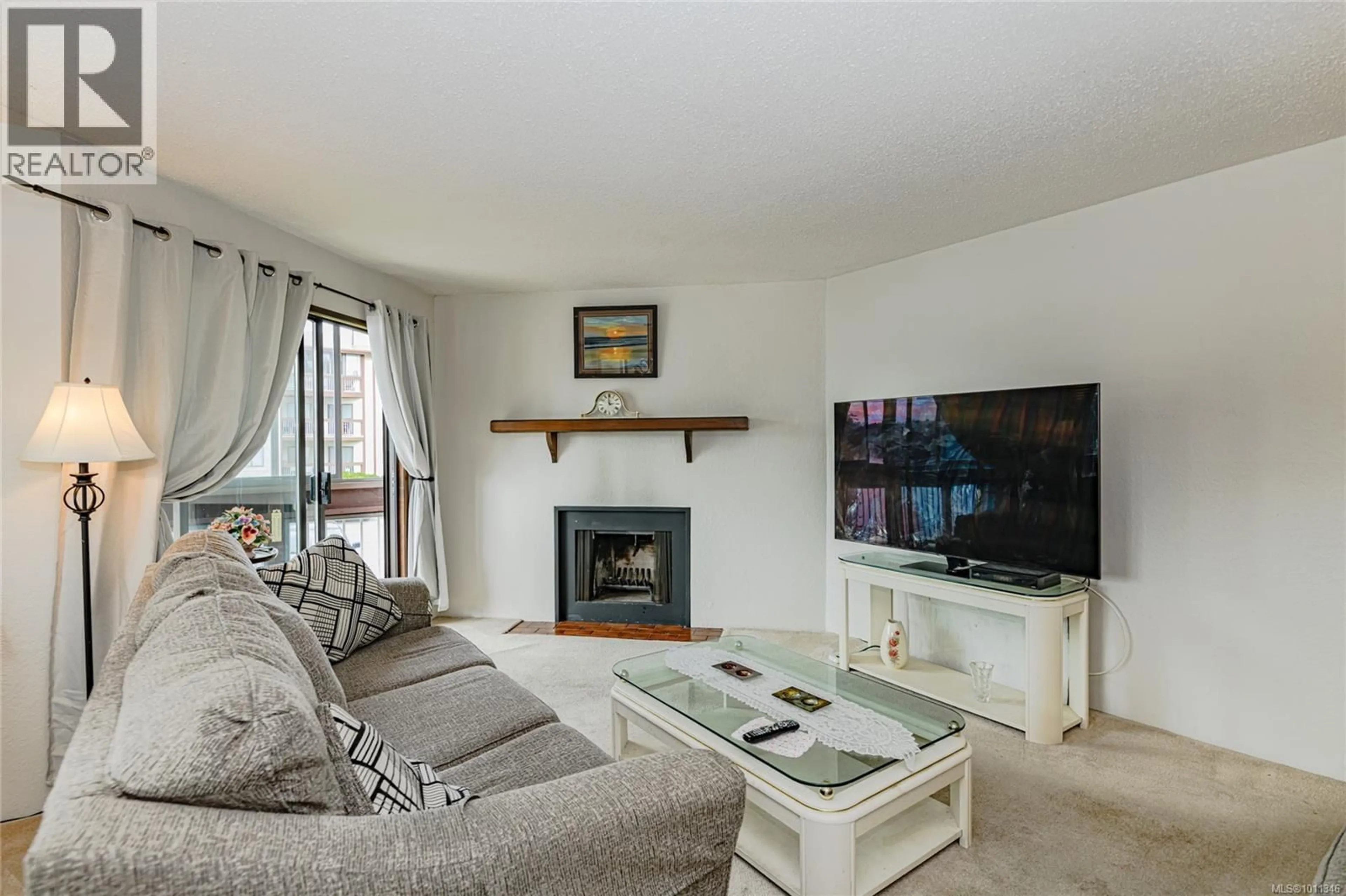 Living room with furniture, unknown for 204 - 71 GORGE ROAD WEST, Saanich British Columbia V9A1L8