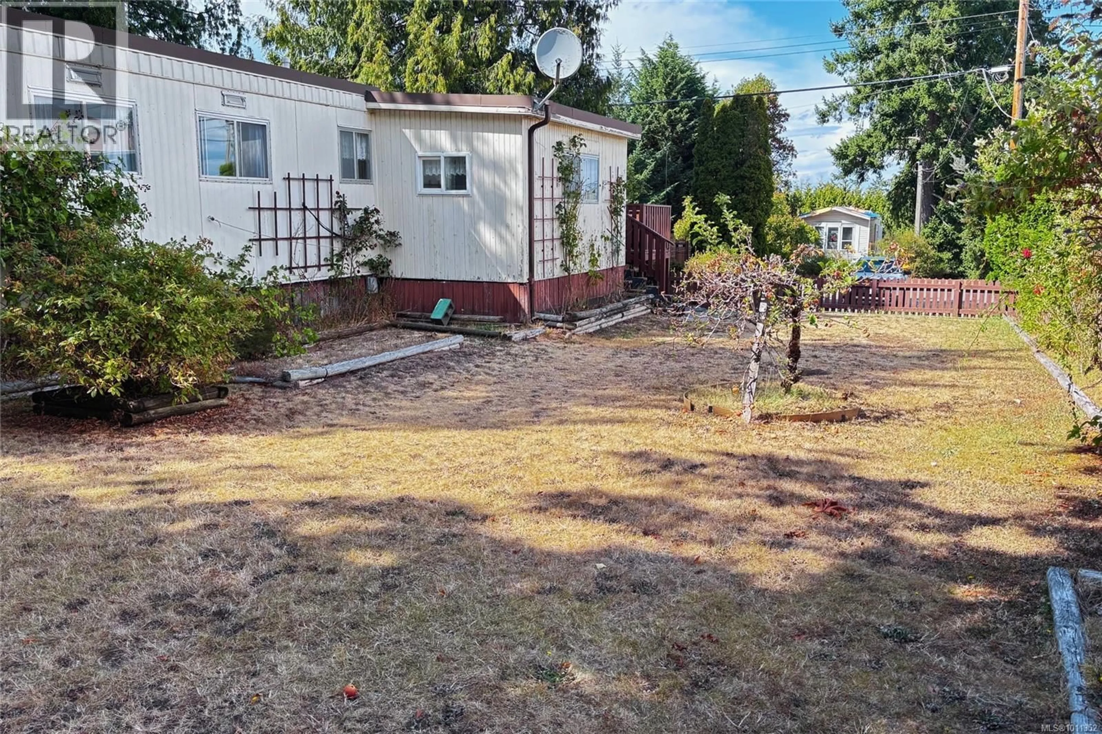 A pic from outside/outdoor area/front of a property/back of a property/a pic from drone, unknown for 990 RILEY ROAD, Parksville British Columbia V9P2B4