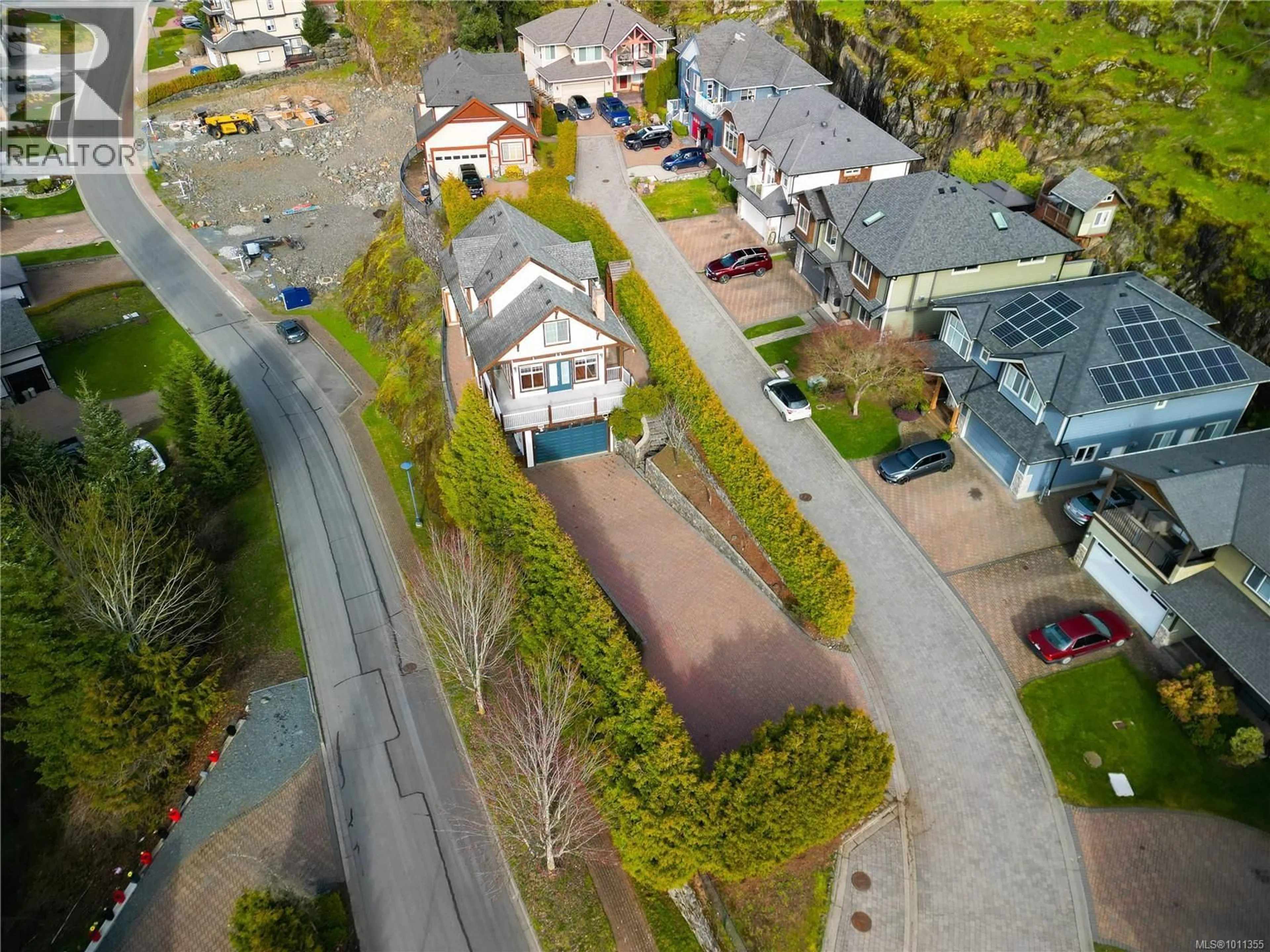 A pic from outside/outdoor area/front of a property/back of a property/a pic from drone, street for 3456 AUBURN COURT, Langford British Columbia V9C4L5