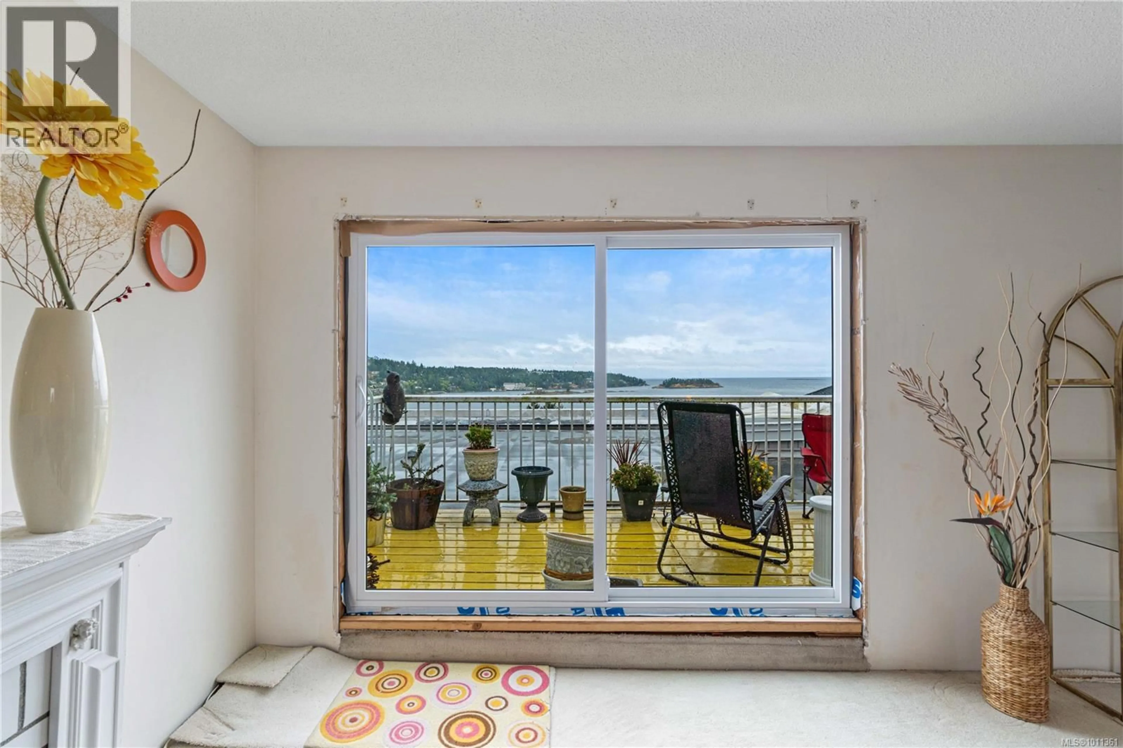 Balcony in the apartment, water/lake/river/ocean view for 606 - 2562 DEPARTURE BAY ROAD, Nanaimo British Columbia V9S5P1