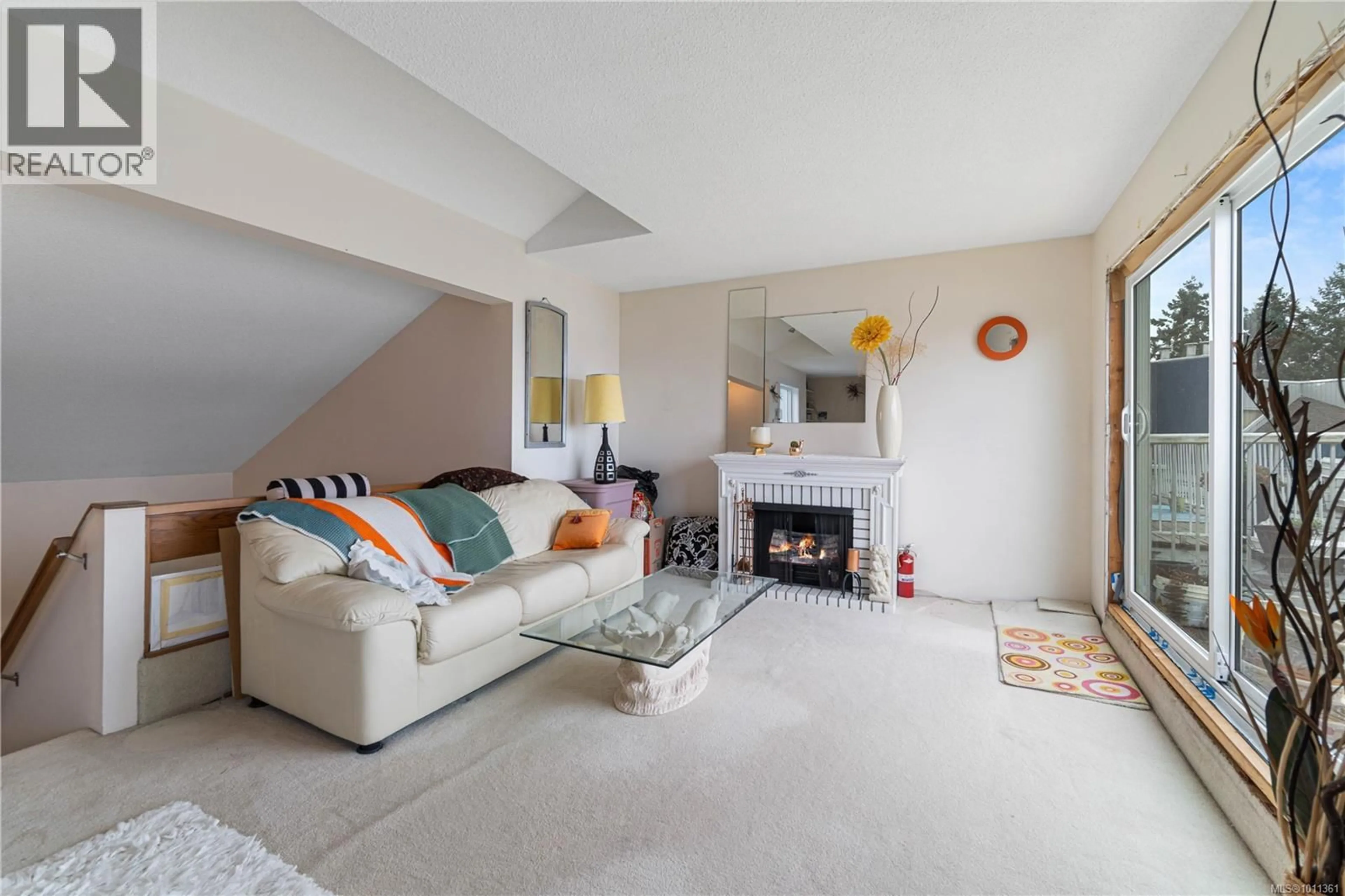 Living room with furniture, unknown for 606 - 2562 DEPARTURE BAY ROAD, Nanaimo British Columbia V9S5P1