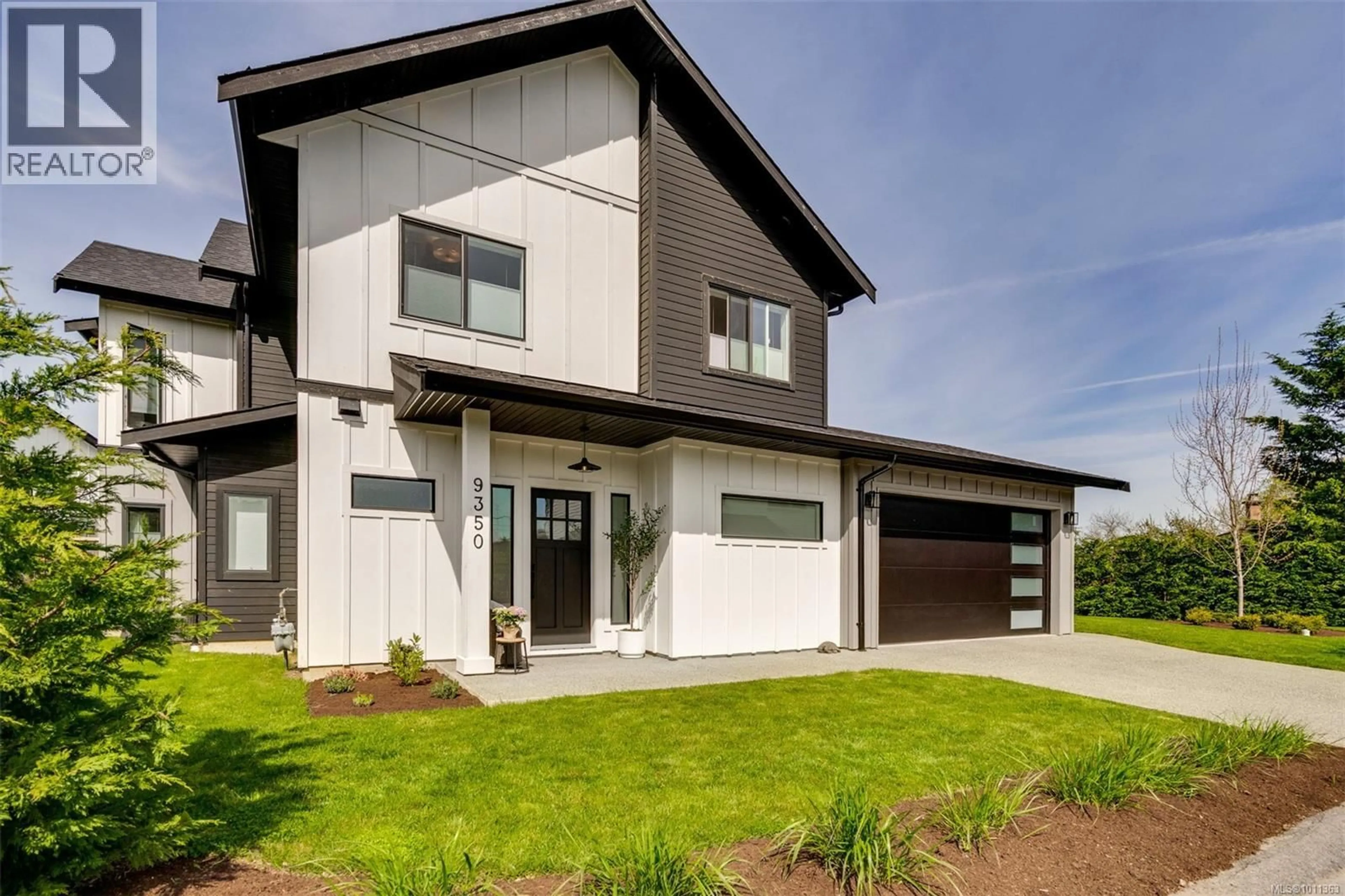 Home with vinyl exterior material, street for 9350 EAST SAANICH ROAD, North Saanich British Columbia V8L1H9