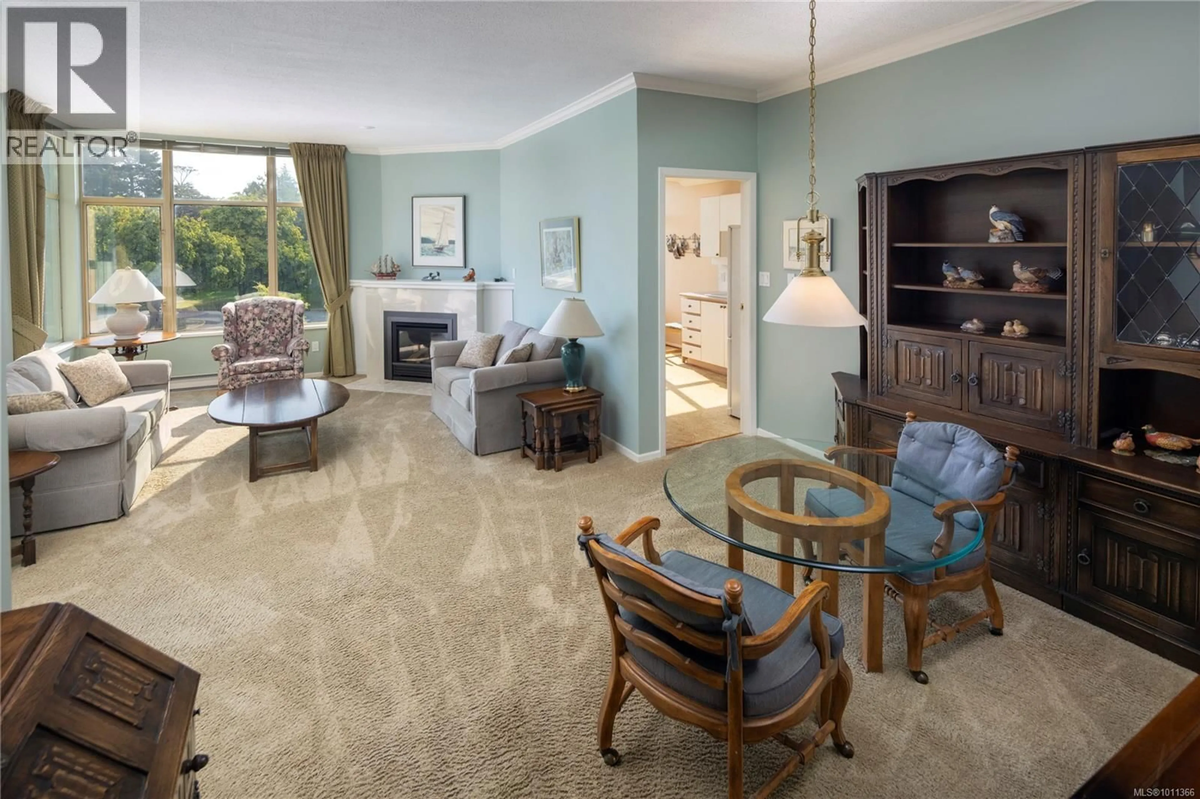 Living room with furniture, carpet floor for 460 - 188 DOUGLAS STREET, Victoria British Columbia V8V2P2