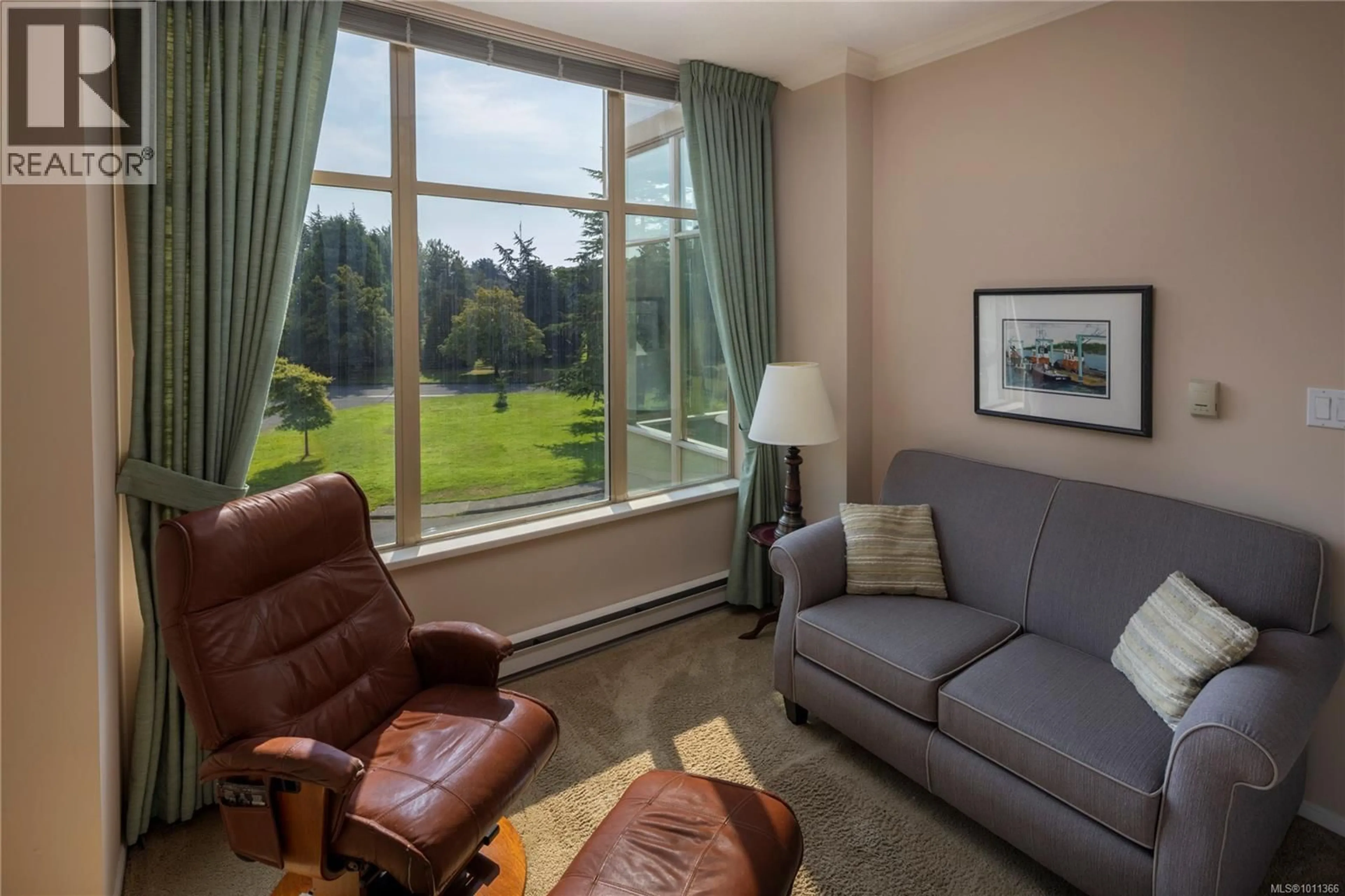 Living room with furniture, unknown for 460 - 188 DOUGLAS STREET, Victoria British Columbia V8V2P2