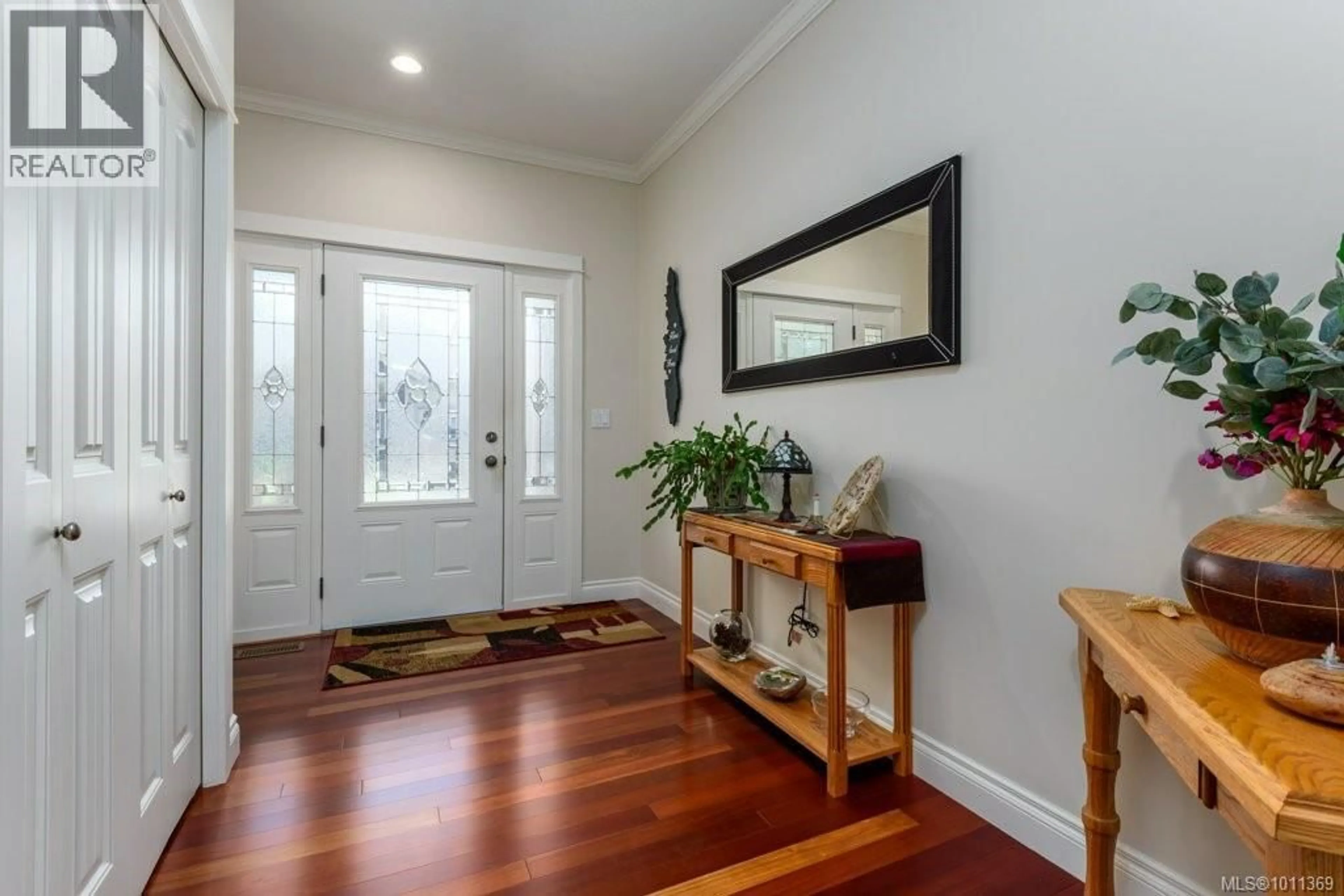 Indoor entryway for 24 - 5300 GAINSBERG ROAD, Bowser British Columbia V0R1G0